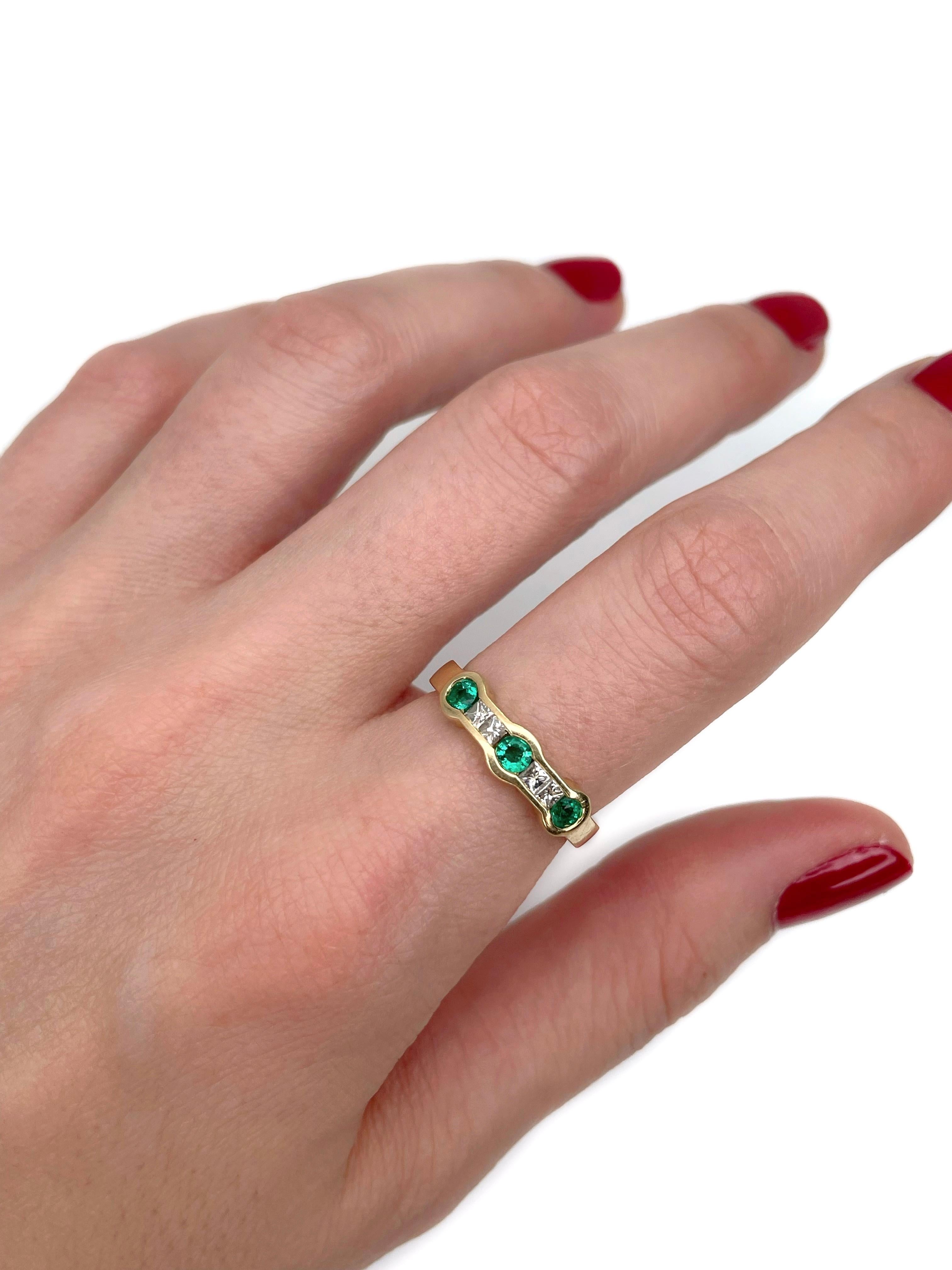 This is a vintage band ring crafted in 18K yellow gold. Circa 1980. 

The piece features:
- 3 emeralds, round cut, TW 0.28ct, vslbG 4/4, VS
- 4 diamonds, princess cut, TW 0.23ct, RW-W, VS-SI

Weight: 3.93g 
Size: 17.25 (US 7)

IMPORTANT: please ask