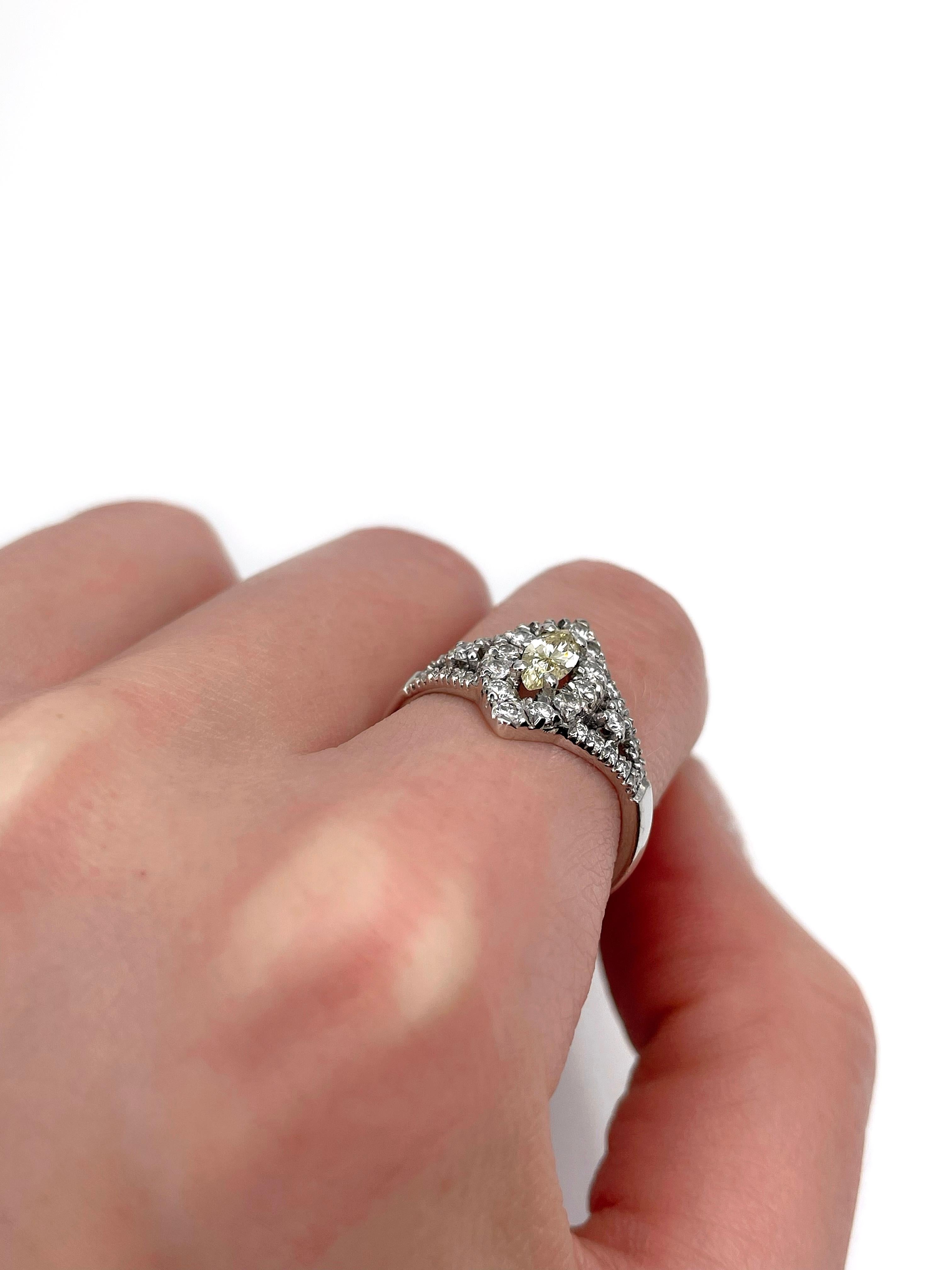 Vintage 18 Karat Gold 0.33 Carat Light Yellow Marquise VS Diamond Navette Ring In Good Condition In Vilnius, Vilniaus apskr.