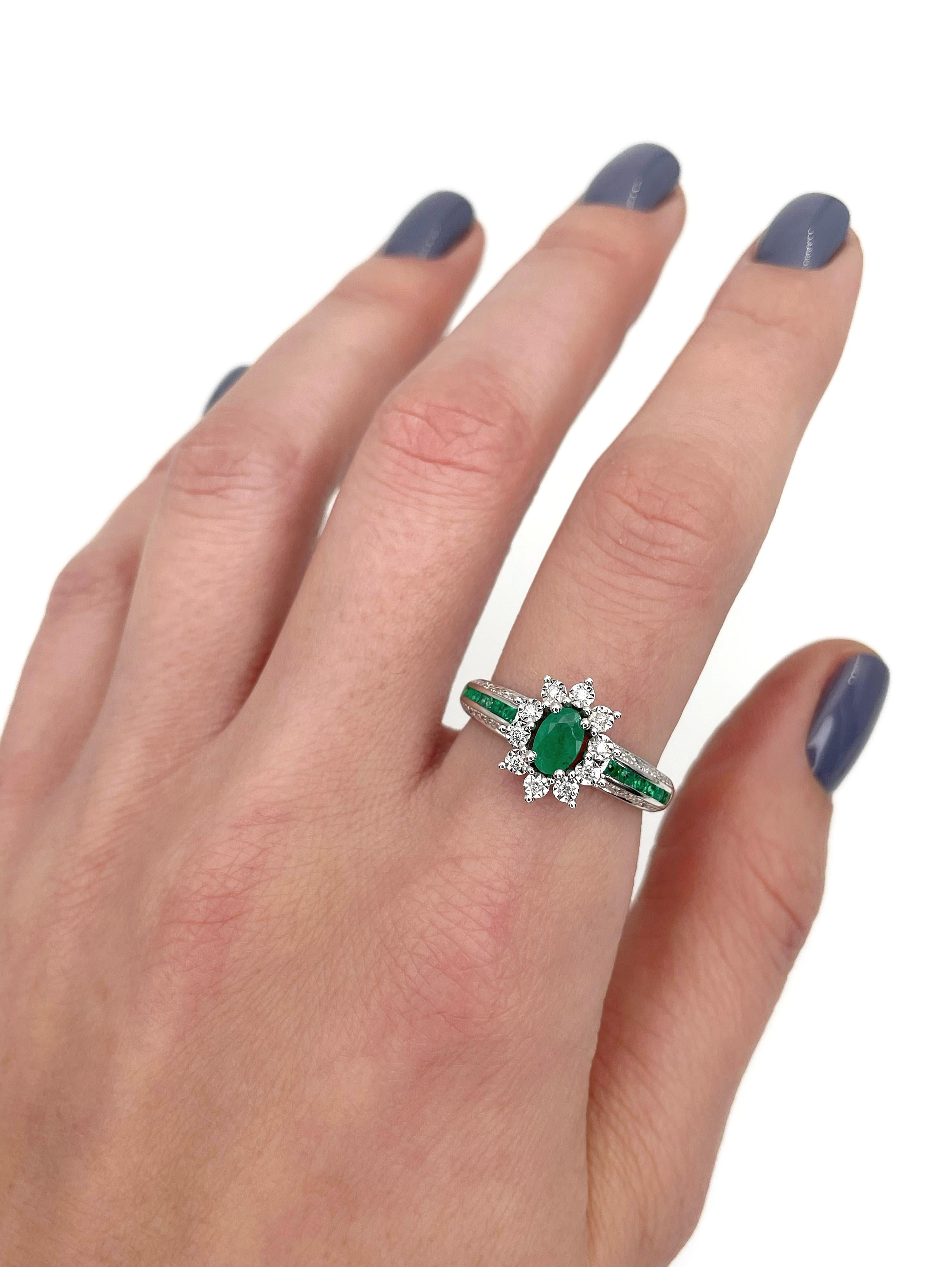 Mixed Cut Vintage 18 Karat Gold 0.38 Carat Emerald 0.07 Carat Diamond Cluster Ring For Sale