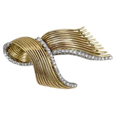 Vintage 18 Karat Gold 0.40 Carat Diamond Structural Bow Pin Brooch