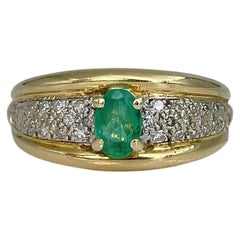 Vintage 18 Karat Gold 0.45 Carat Emerald 0.19 Carat Diamond Band Ring