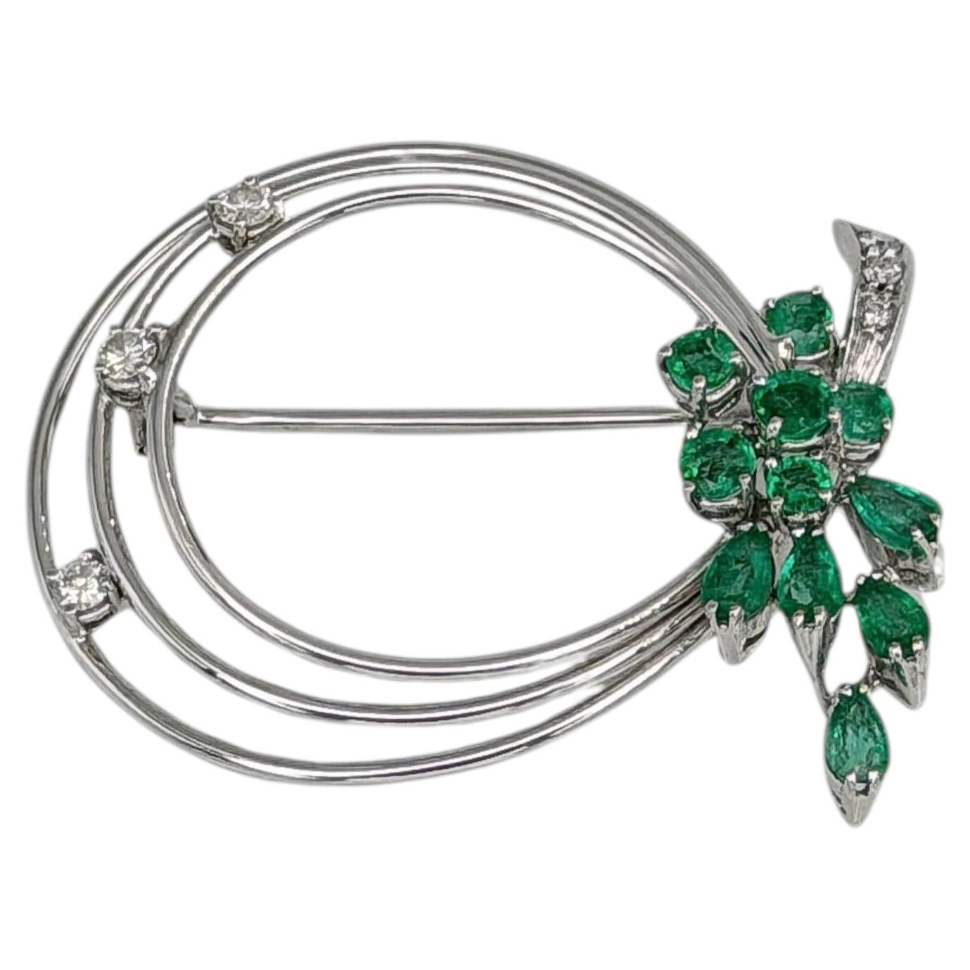 Vintage 18 Karat Gold 0.50 Carat Emerald 0.23 Carat Diamond Geometric Pin Brooch