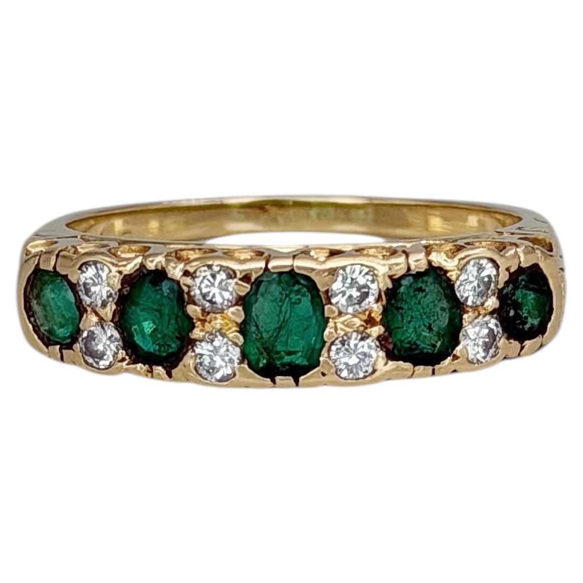 Vintage 18 Karat Gold 0.65 Carat Emerald 0.21 Carat Diamond Five-Stone Ring