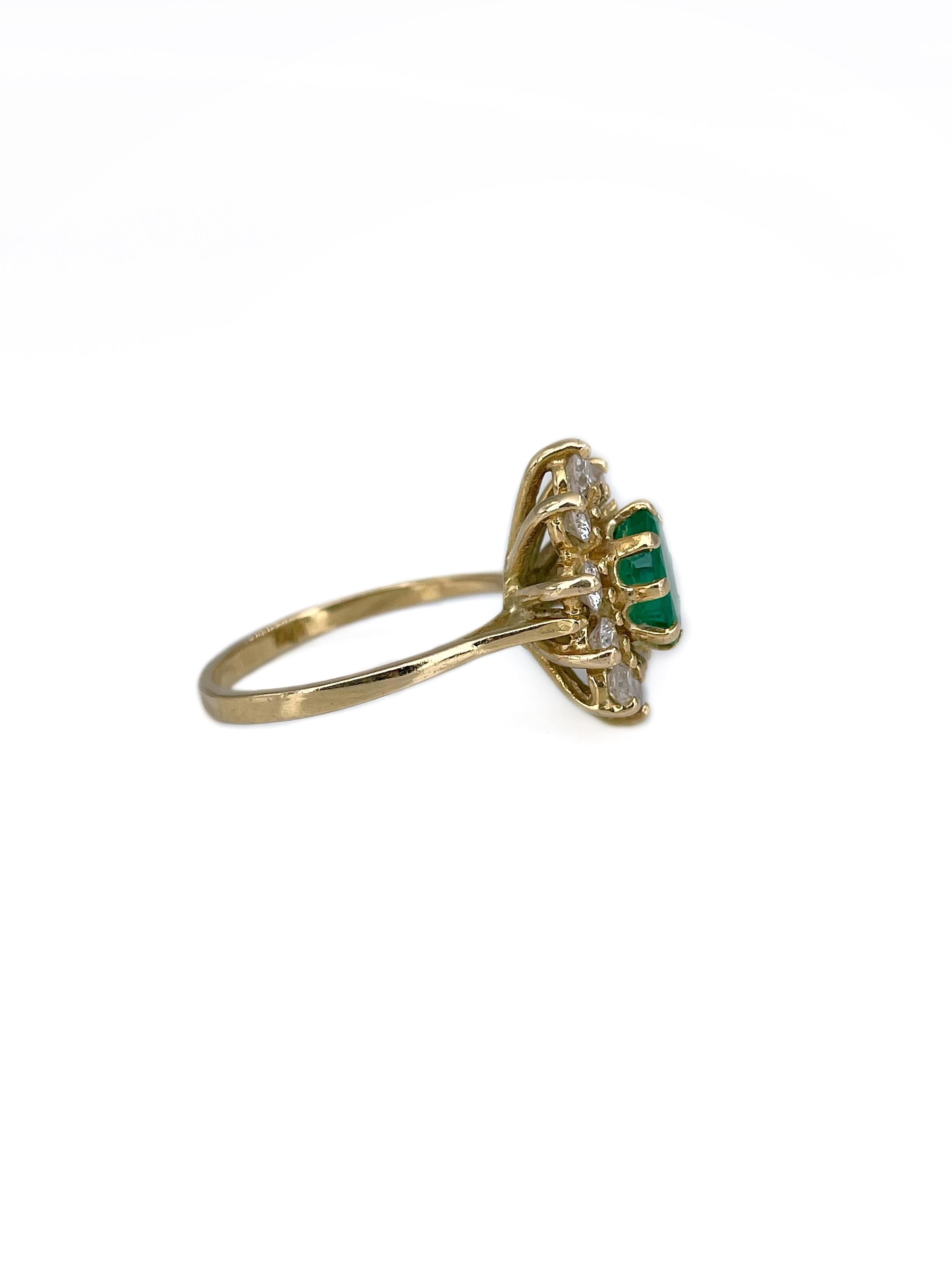 Vintage 18 Karat Gold 0,75 Karat Smaragd 0,65 Karat Diamant Cluster Ring (Gemischter Schliff) im Angebot