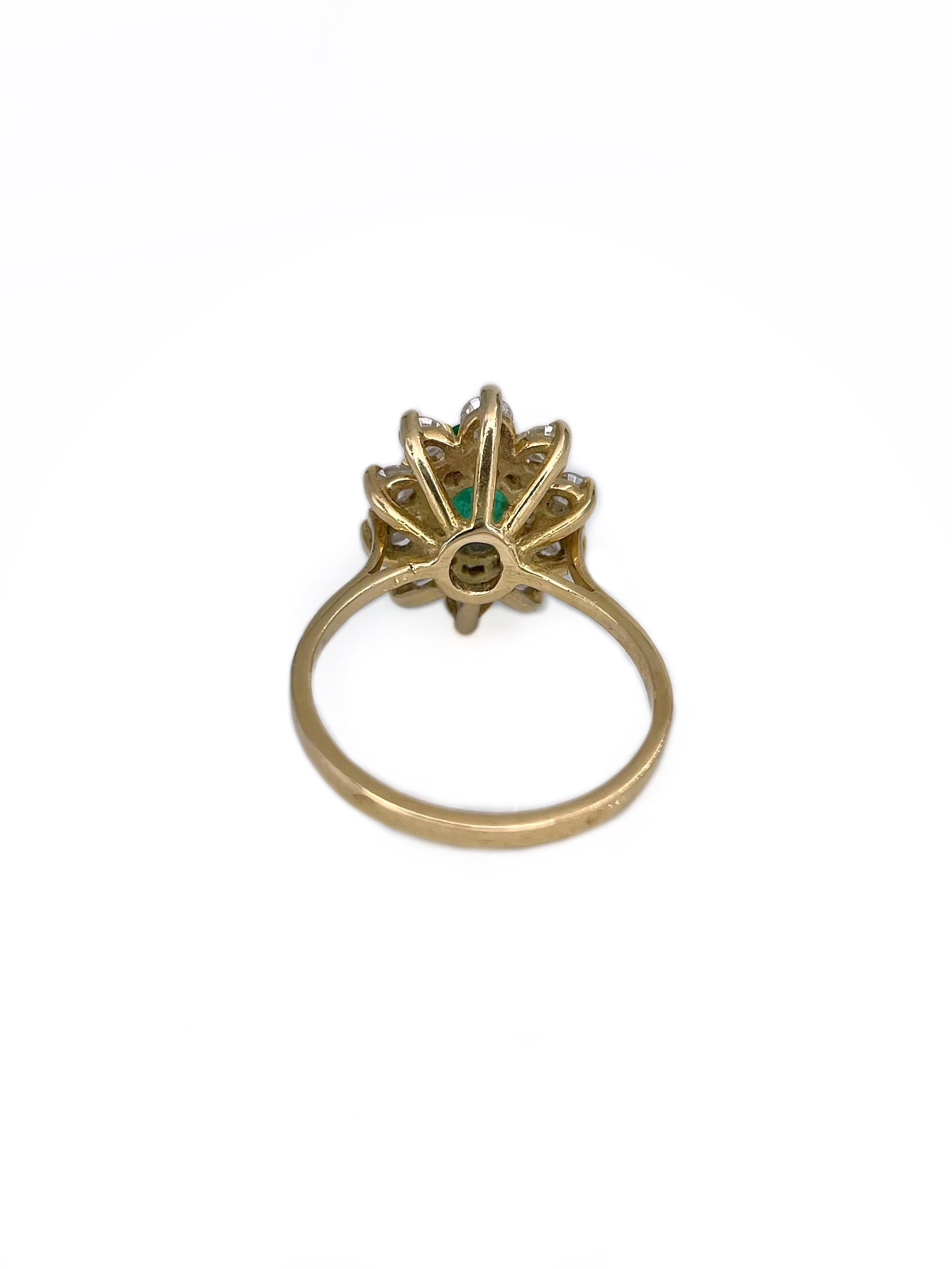 Vintage 18 Karat Gold 0,75 Karat Smaragd 0,65 Karat Diamant Cluster Ring im Zustand „Gut“ im Angebot in Vilnius, Vilniaus apskr.