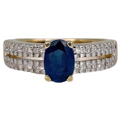 Vintage 18 Karat Gold 0.90 Carat Blue Sapphire 0.16 Carat Diamond Band Ring