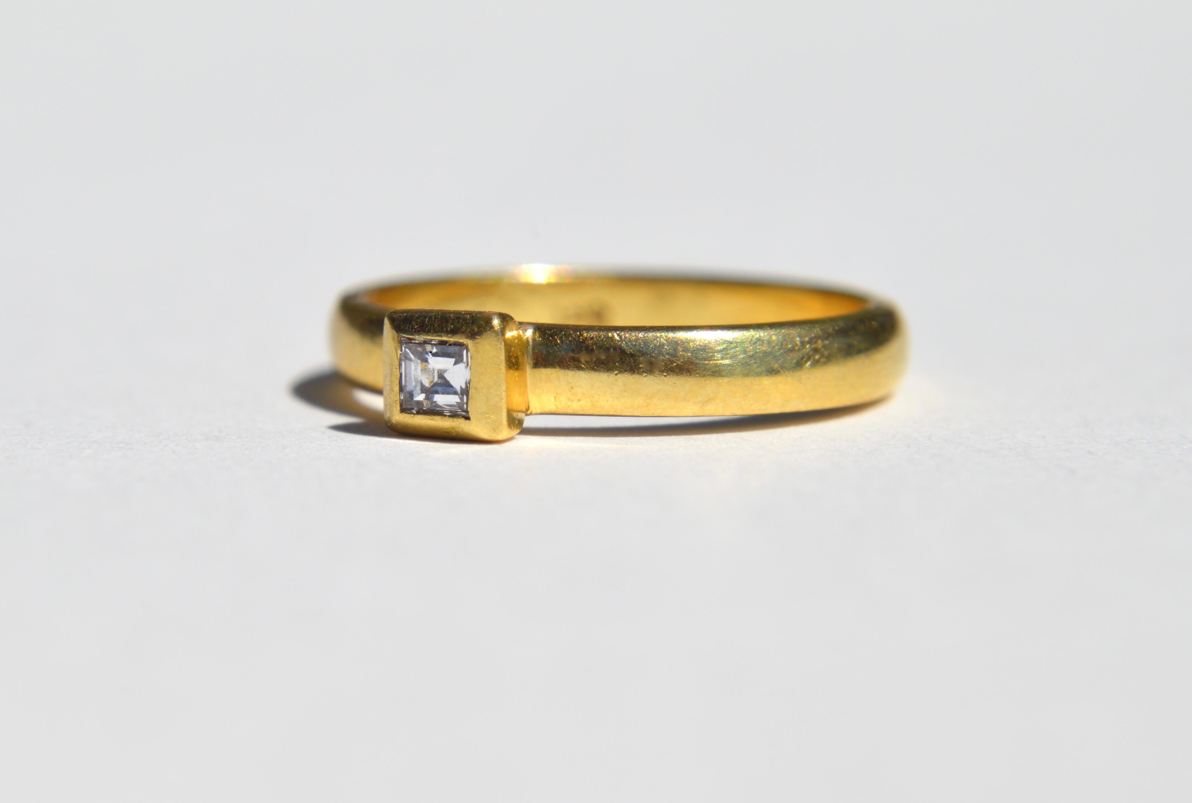 Modernist Vintage 18 Karat Gold .10 Carat Carre Cut Diamond Engagement Ring For Sale