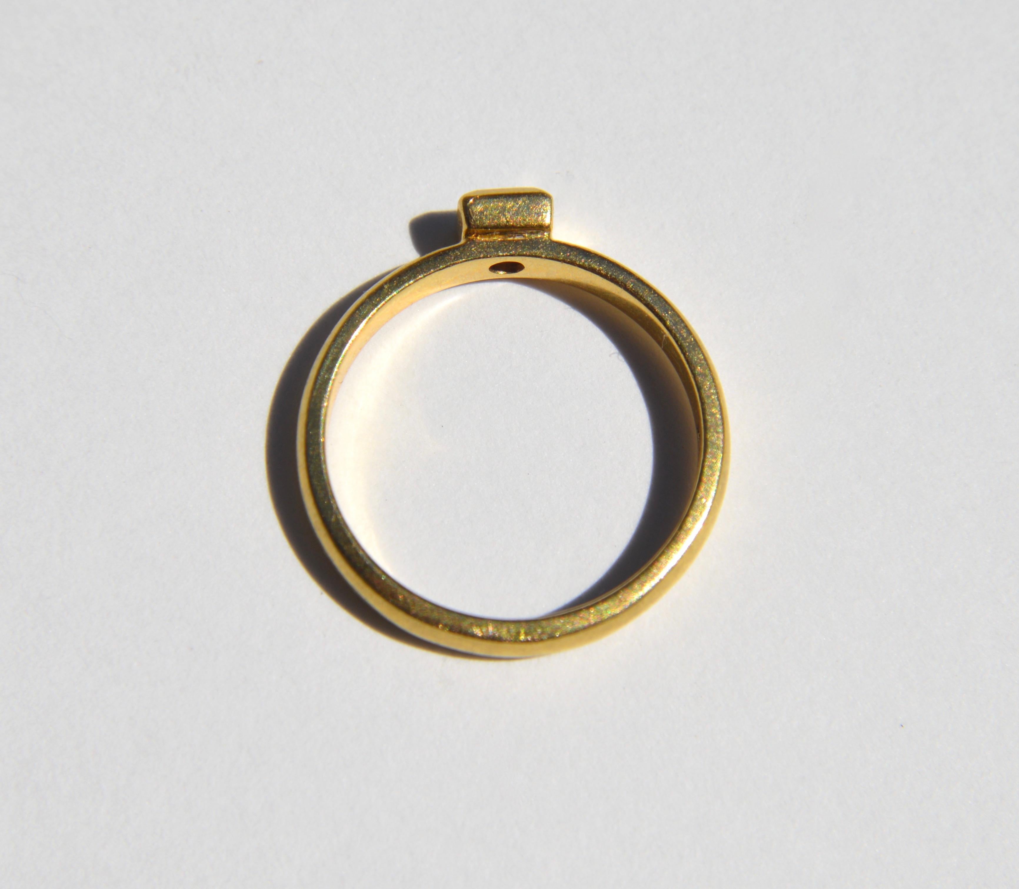 Women's Vintage 18 Karat Gold .10 Carat Carre Cut Diamond Engagement Ring For Sale