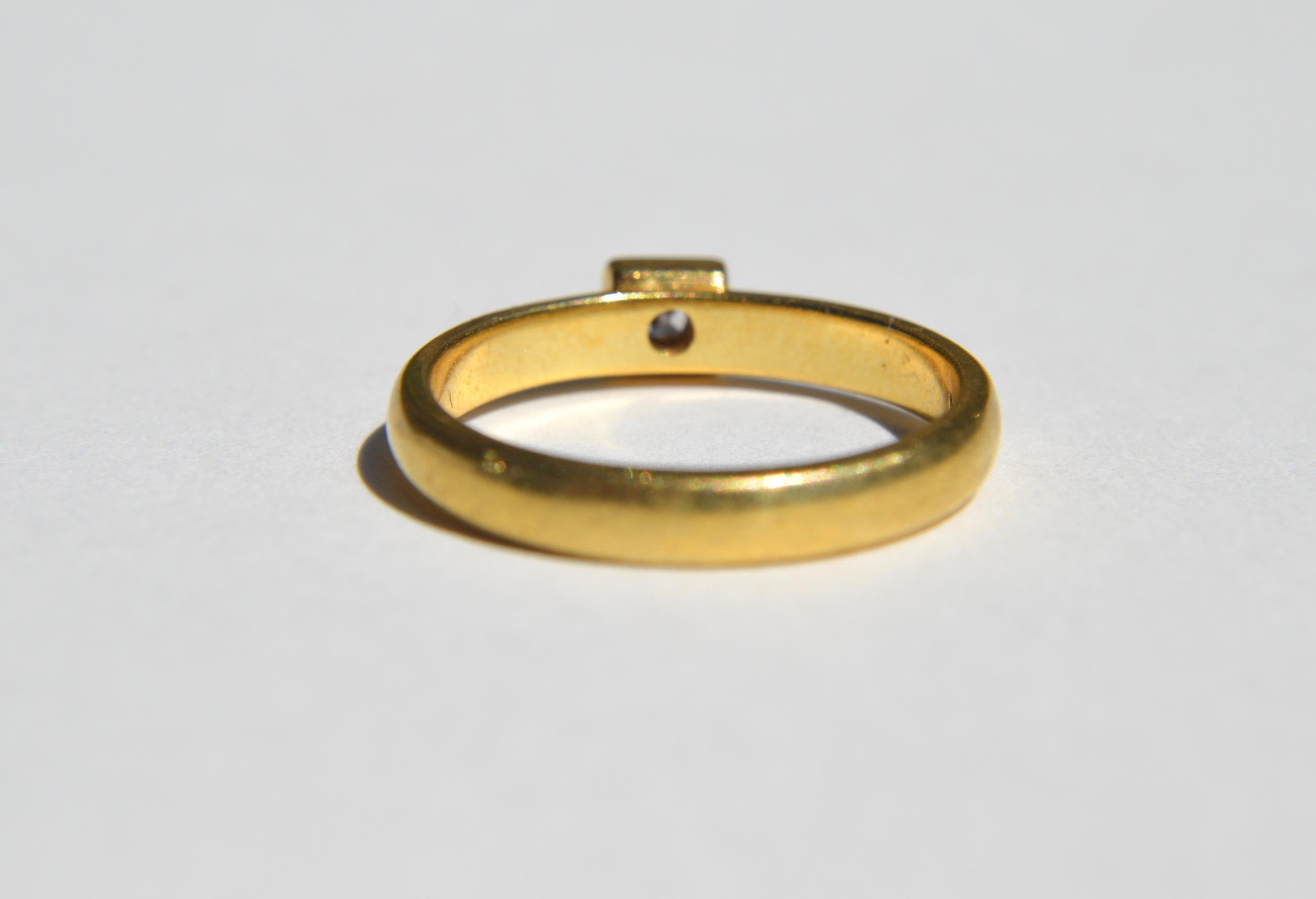 Vintage 18 Karat Gold .10 Carat Carre Cut Diamond Engagement Ring For Sale 1