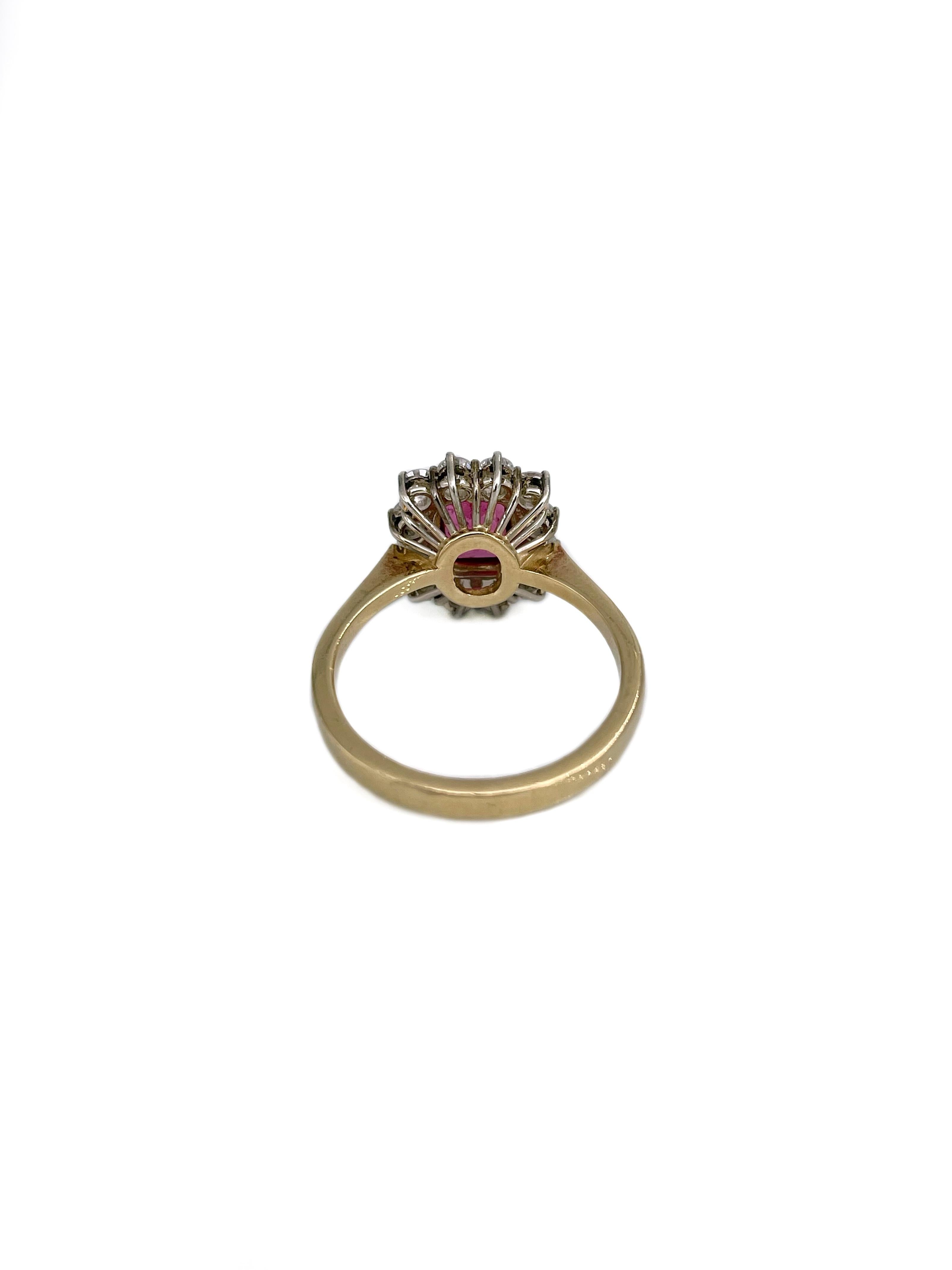 Taille mixte Vintage 18 Karat Gold 1.00 Carat Pink Tourmaline 0.60 Carat Diamond Cluster Ring en vente