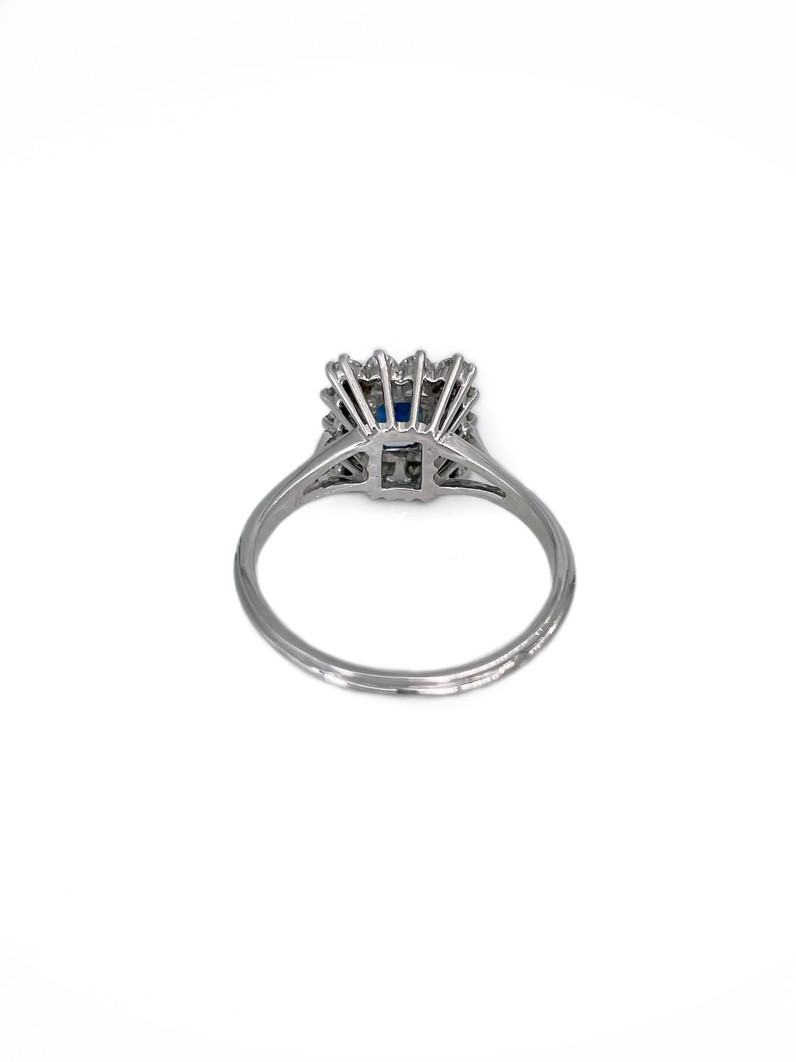 Vintage 18 Karat Gold 1.00 Carat SI Sapphire 0.55 Carat Diamond Cluster Ring In Good Condition In Vilnius, Vilniaus apskr.