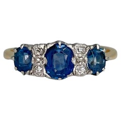 Vintage 18 Karat Gold 1.10 Carat Sapphire 0.11 Carat Diamond Three-Stone Ring