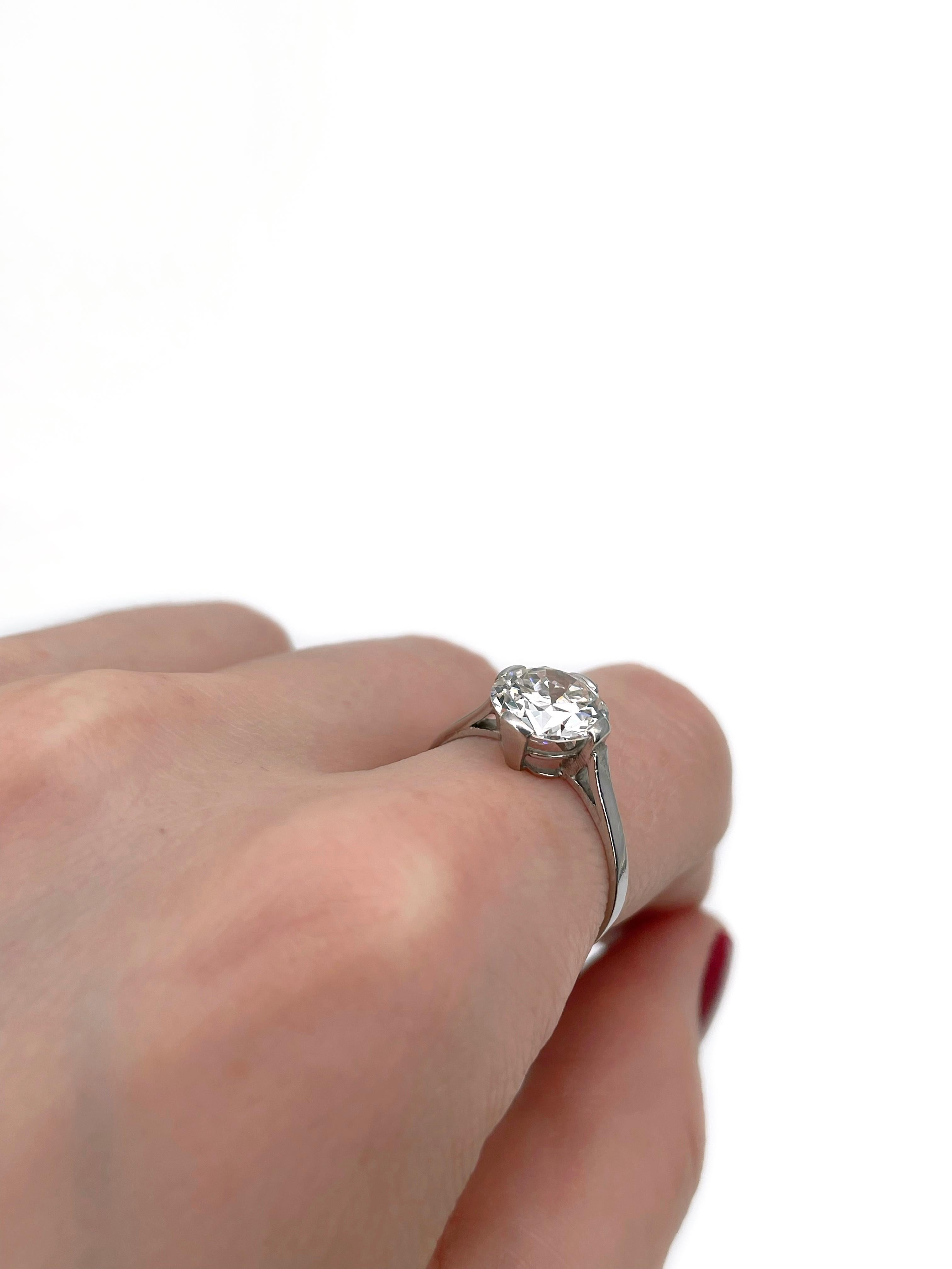 Taille ronde Vintage 18 Karat Gold ~1.80 Carat Diamond Solitaire Engagement Ring