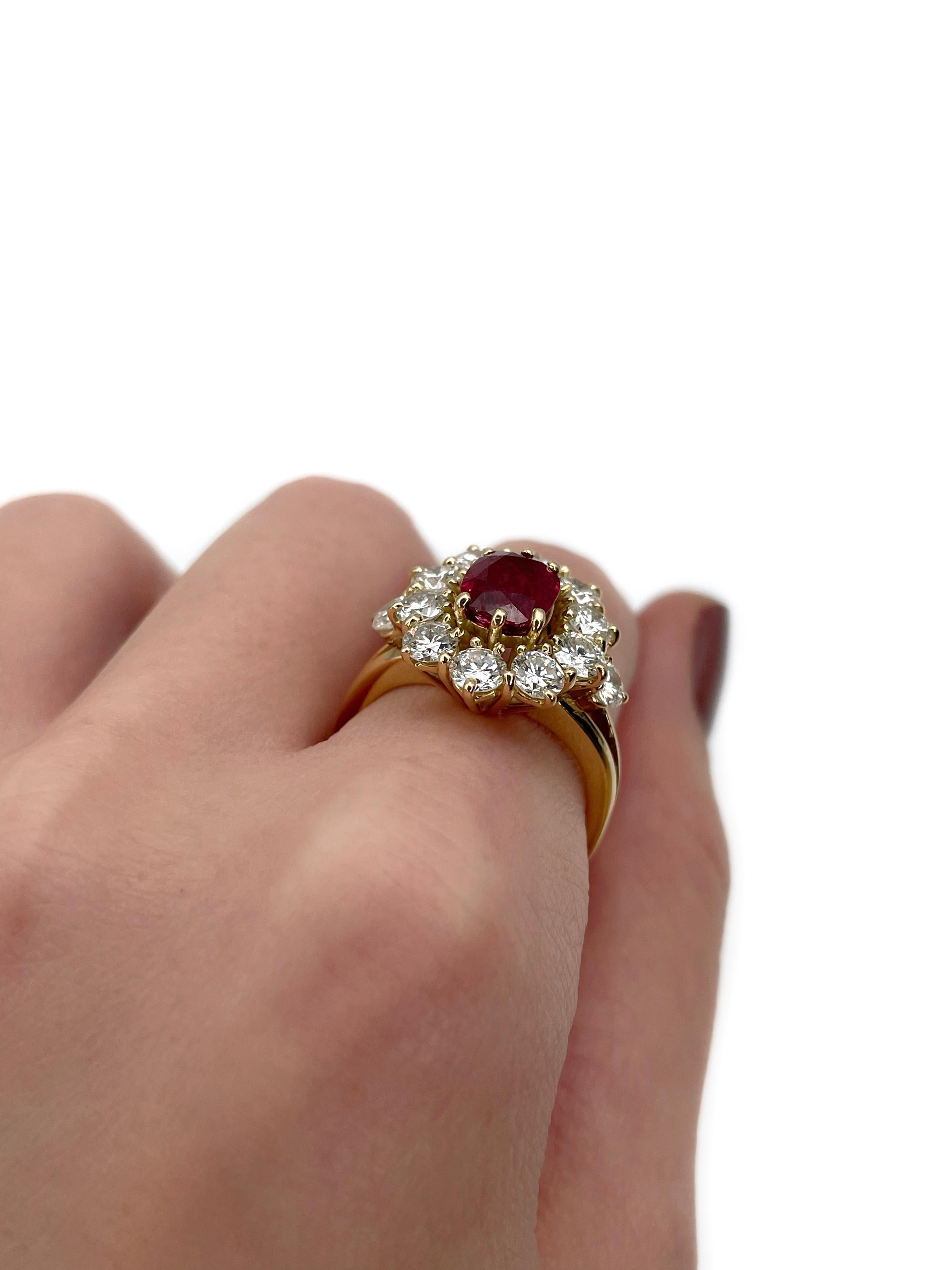 Vintage 18 Karat Gold 1,80 Karat Rubin 2,30 Karat Diamant Cluster Ring (Gemischter Schliff) im Angebot