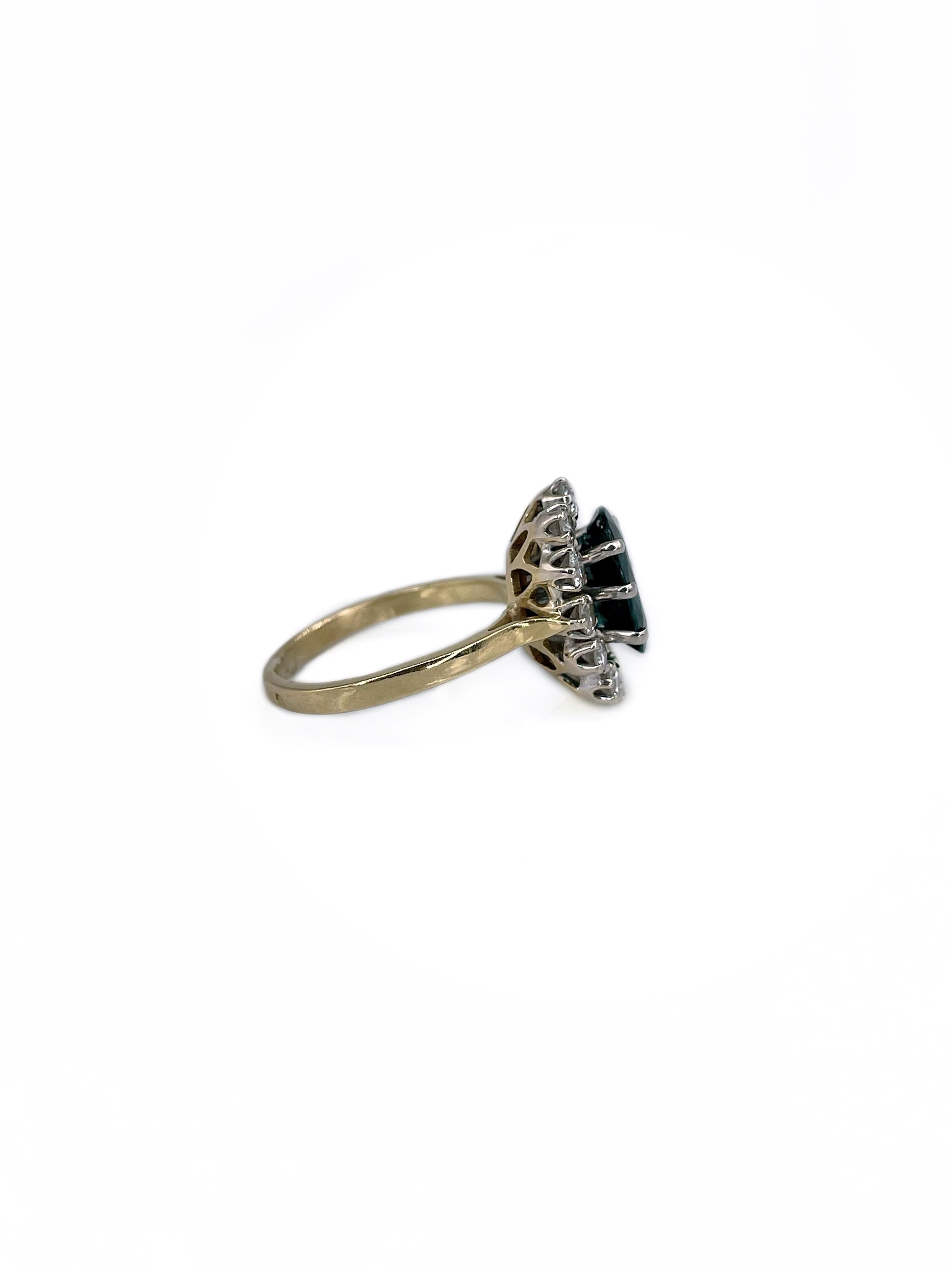 Vintage 18 Karat Gold 1.80 Carat Sapphire 0.65 Carat Diamond Cluster Ring In Good Condition For Sale In Vilnius, LT