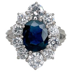 Vintage 18 Karat Gold 1.90 Carat VS Sapphire 2.50 Carat Diamond Cluster Ring
