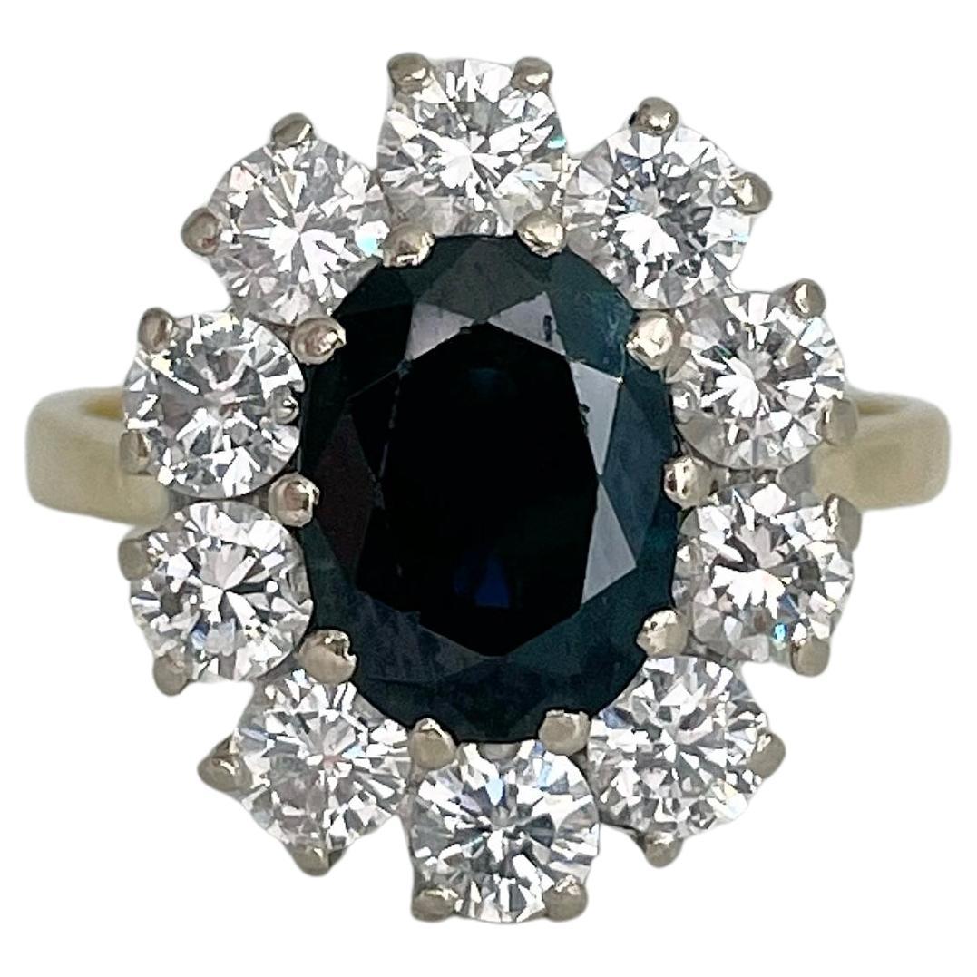 Vintage 18 Karat Gold 2.20 Carat VS Sapphire 1.50 Carat Diamond Cluster Ring en vente