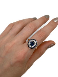 Vintage-Ring aus 18-Karat-Gold mit einem 2,60-Karat-Saphir und einem 0,44-Karat-Diamanten im Cluster-Design