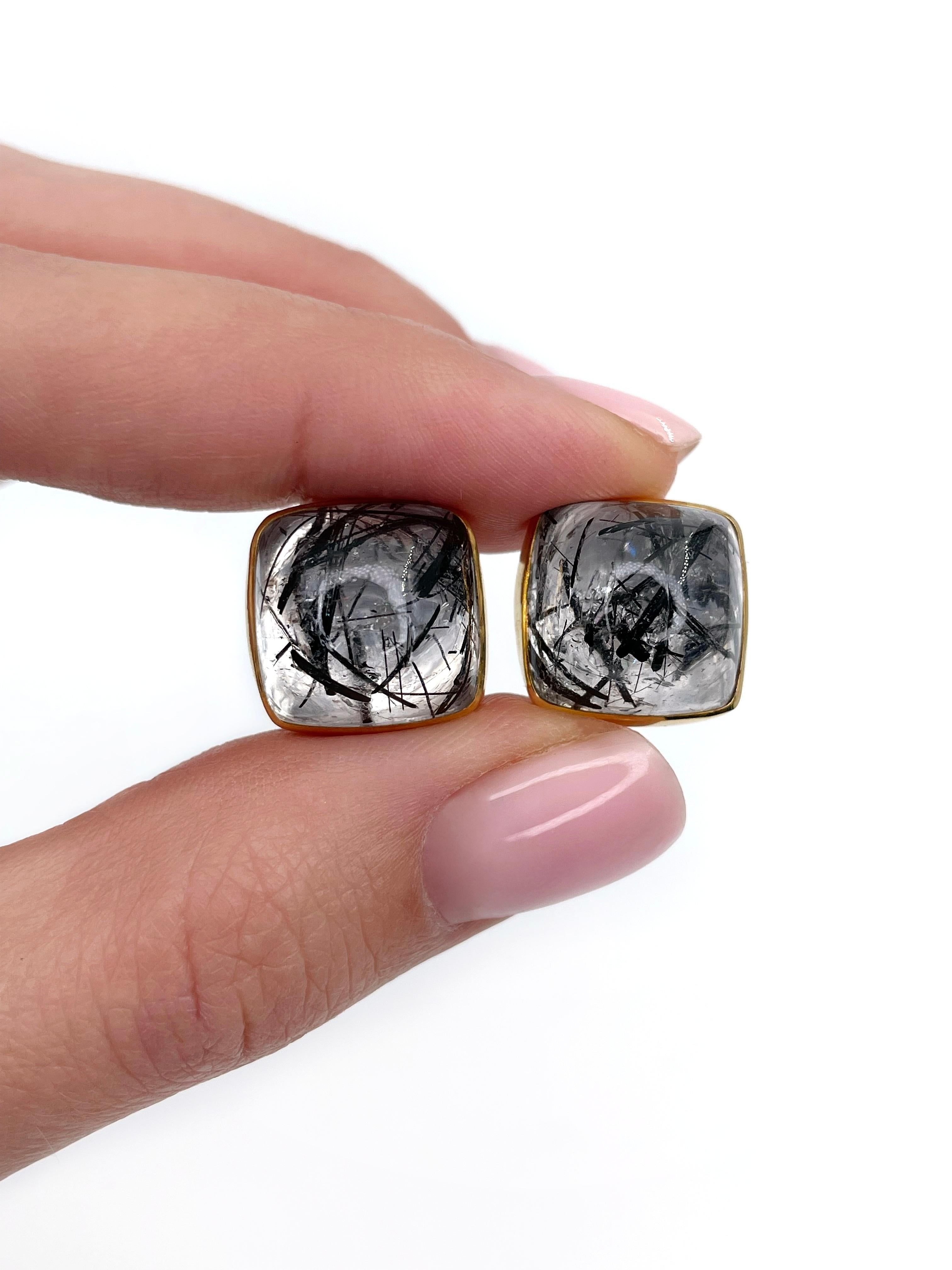 This is a stunning pair of stud earrings crafted in 18K yellow gold. It features 2 pyramid cabochon cut black rutile quartz or “Venus hair”. The gems weight in total 26.46ct. 

The piece has safe la pousette backs.

Size: 1.5x1.5cm
Weight: