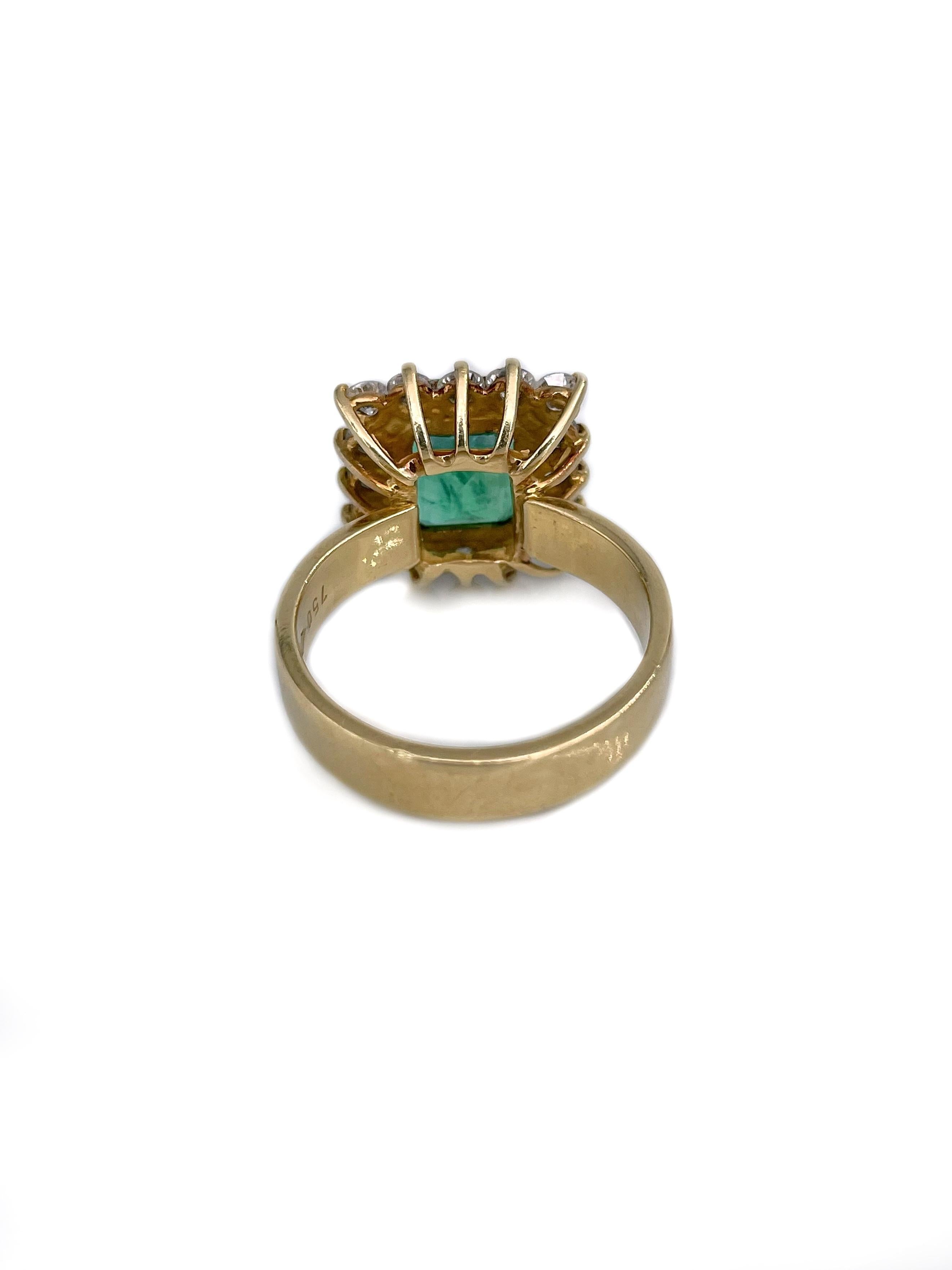 Vintage 18 Karat Gold 3.00 Carat Emerald 1.20 Carat Diamond Cluster Ring In Good Condition For Sale In Vilnius, Vilniaus apskr.