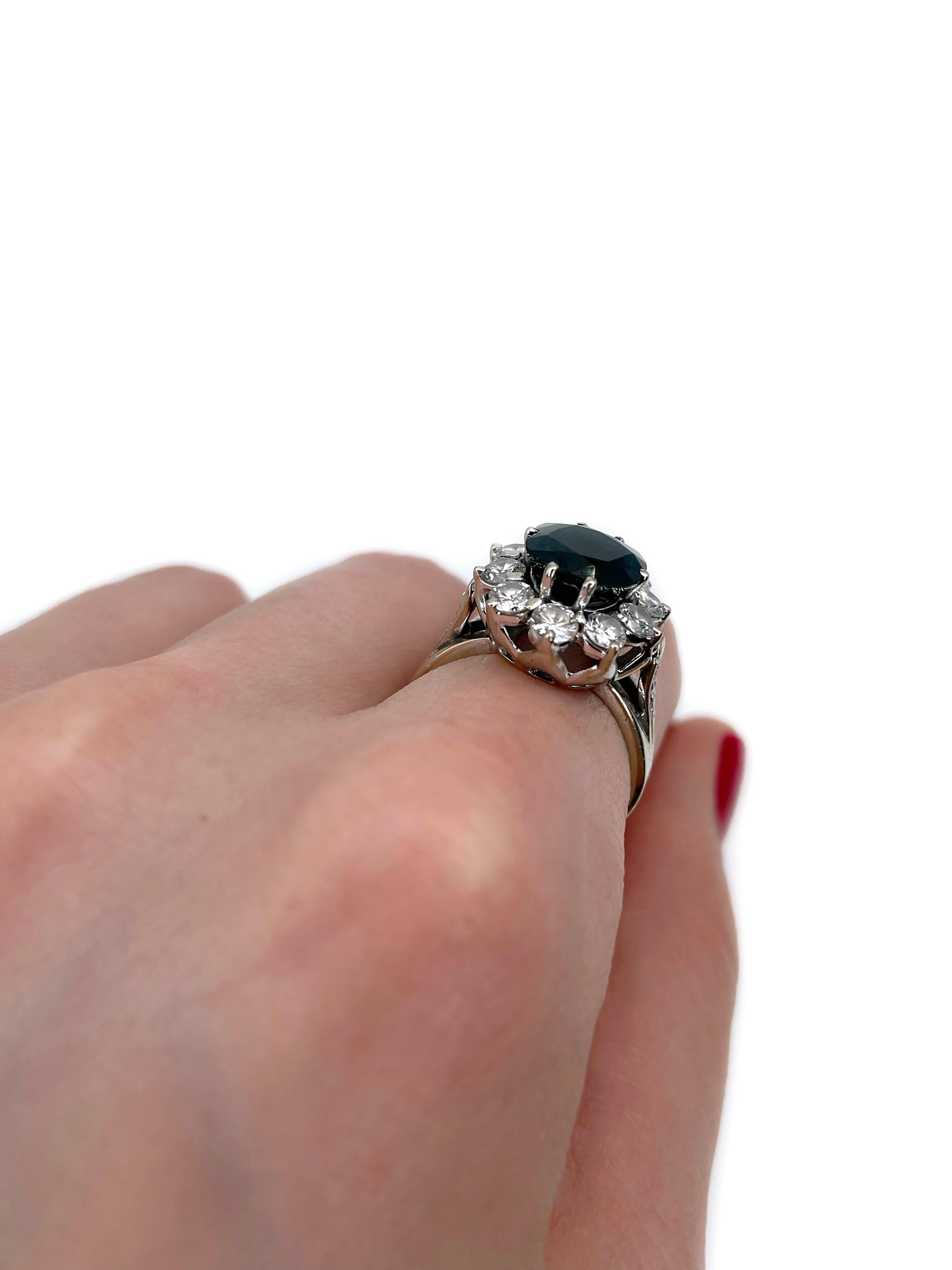 Vintage 18 Karat Gold 3.00 Carat SI Sapphire 1.25 Carat Diamond Cluster Ring Moderno en venta