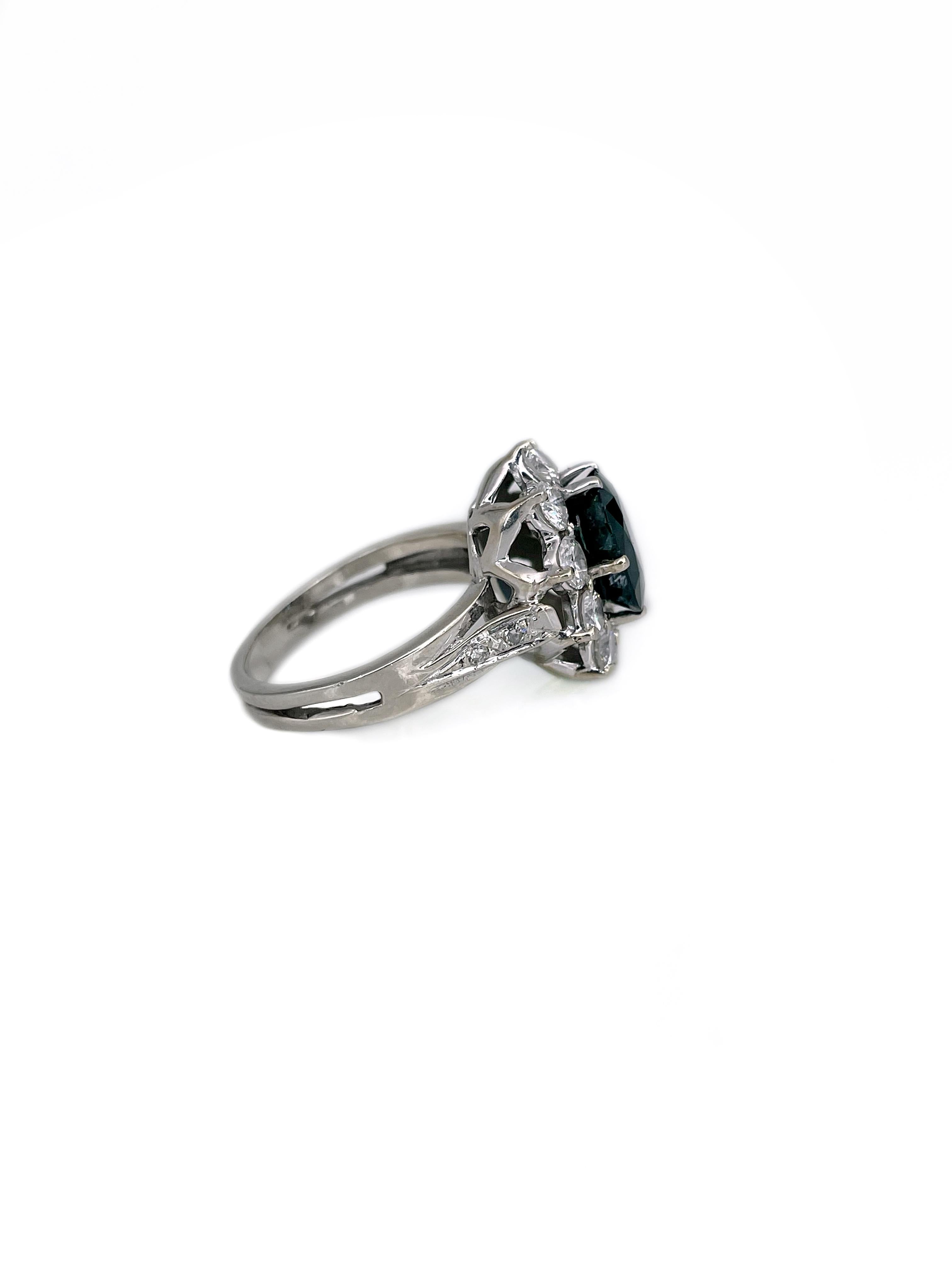 Vintage 18 Karat Gold 3.00 Carat SI Sapphire 1.25 Carat Diamond Cluster Ring Corte mixto en venta