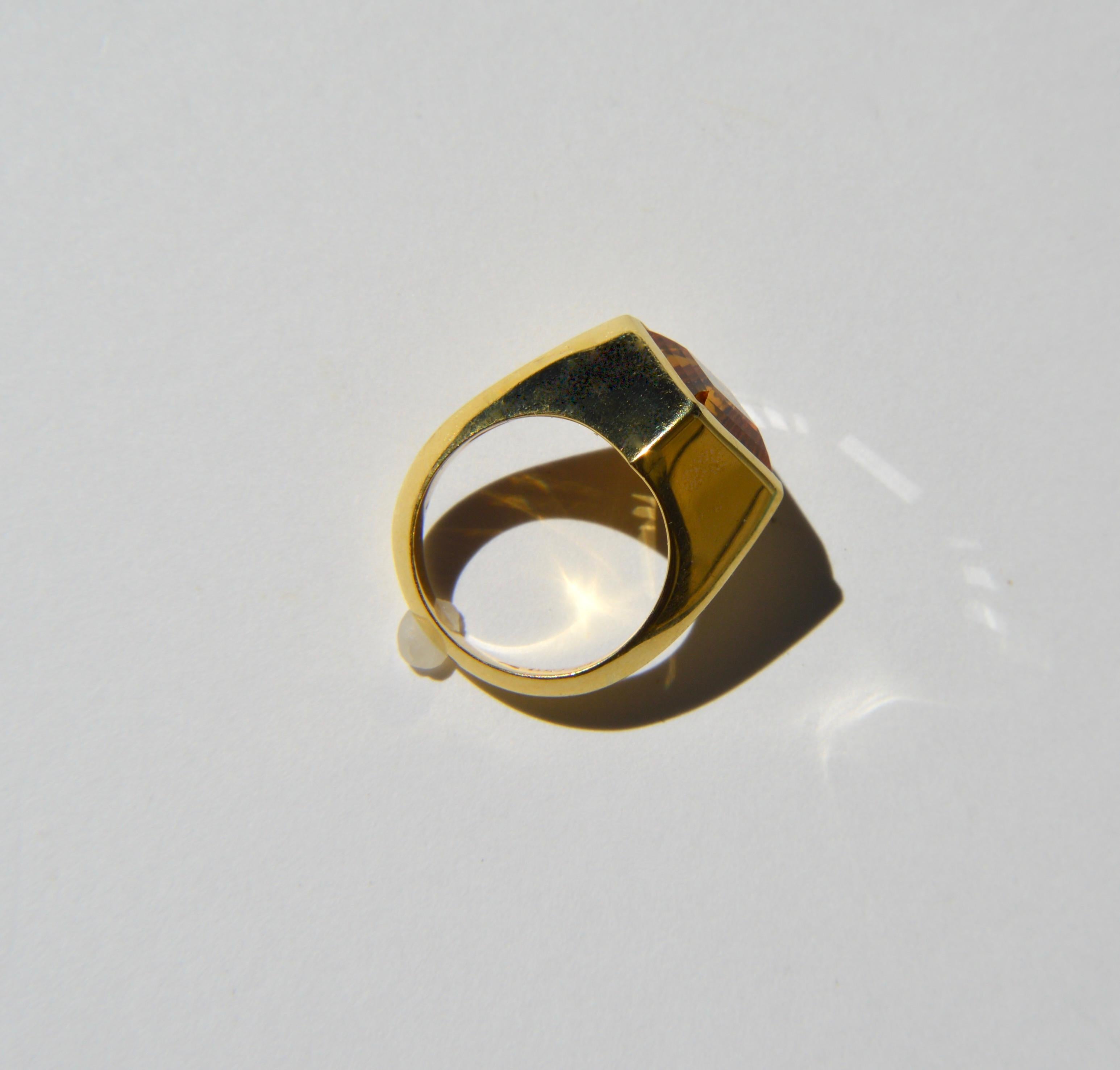Women's Vintage 18 Karat Gold 5.62 Carat Citrine Princess Cut Ring For Sale
