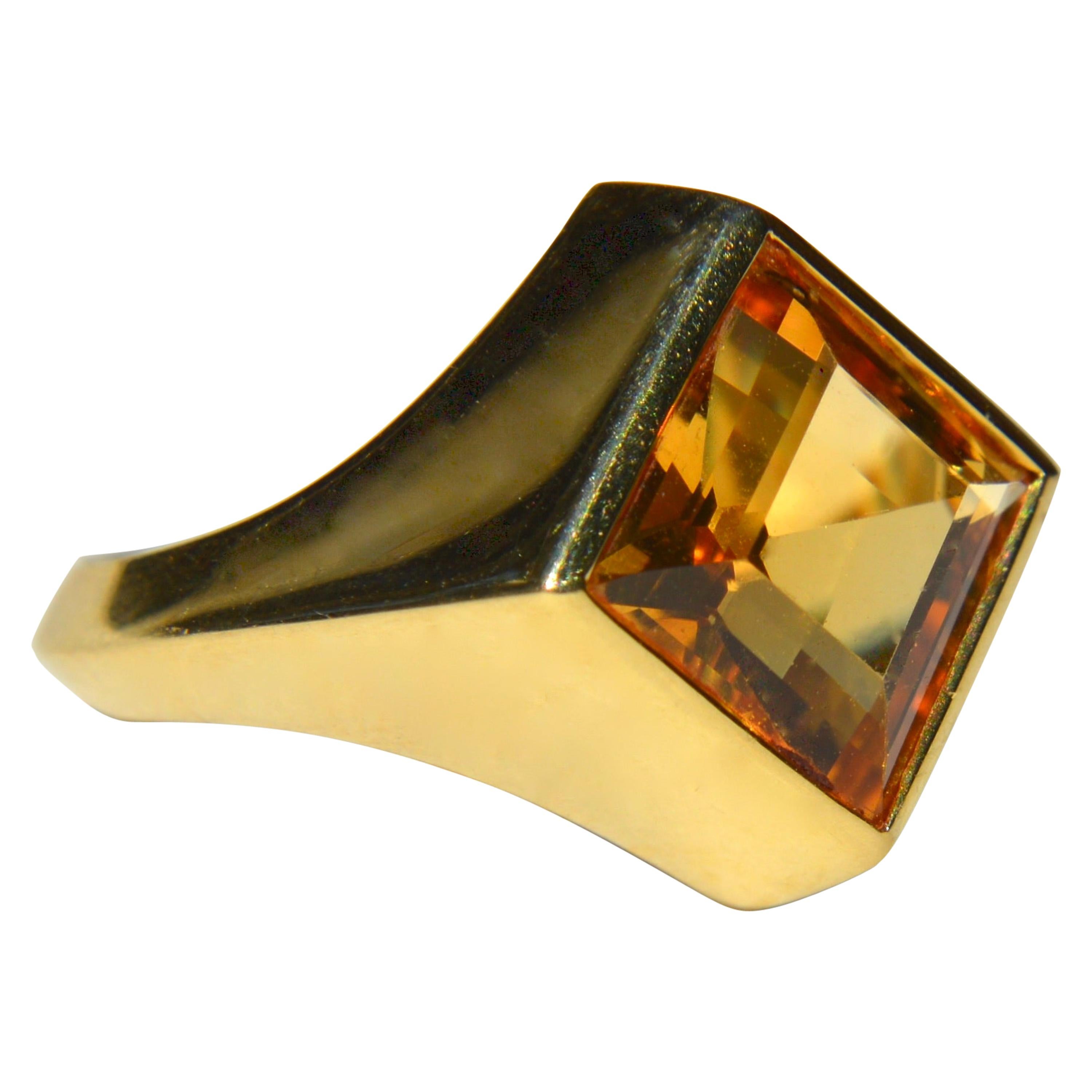 Vintage 18 Karat Gold 5.62 Carat Citrine Princess Cut Ring For Sale