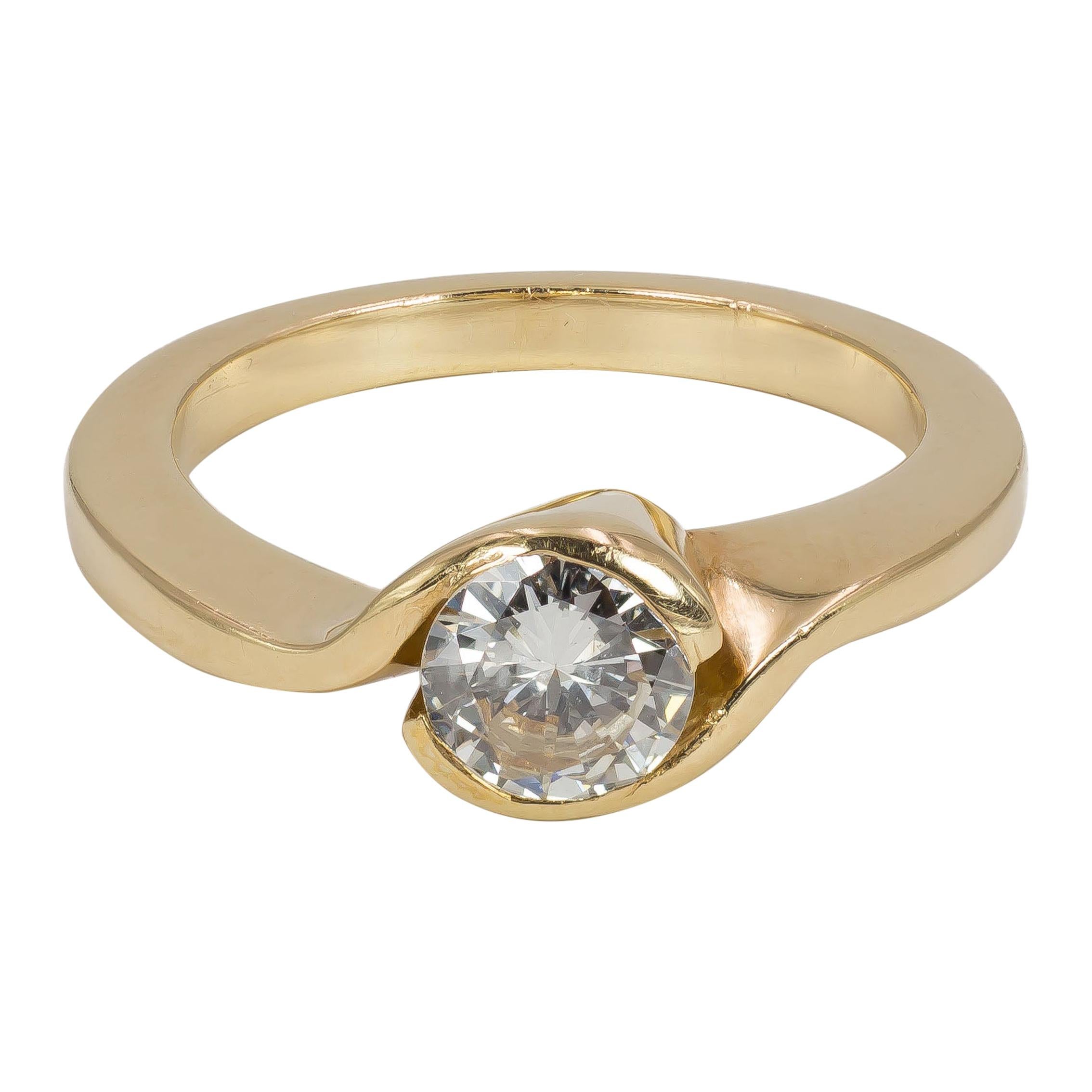 Vintage 18 Karat Gold and 0.7 Carat Round Cut Diamond Solitaire Ring, 1970s For Sale