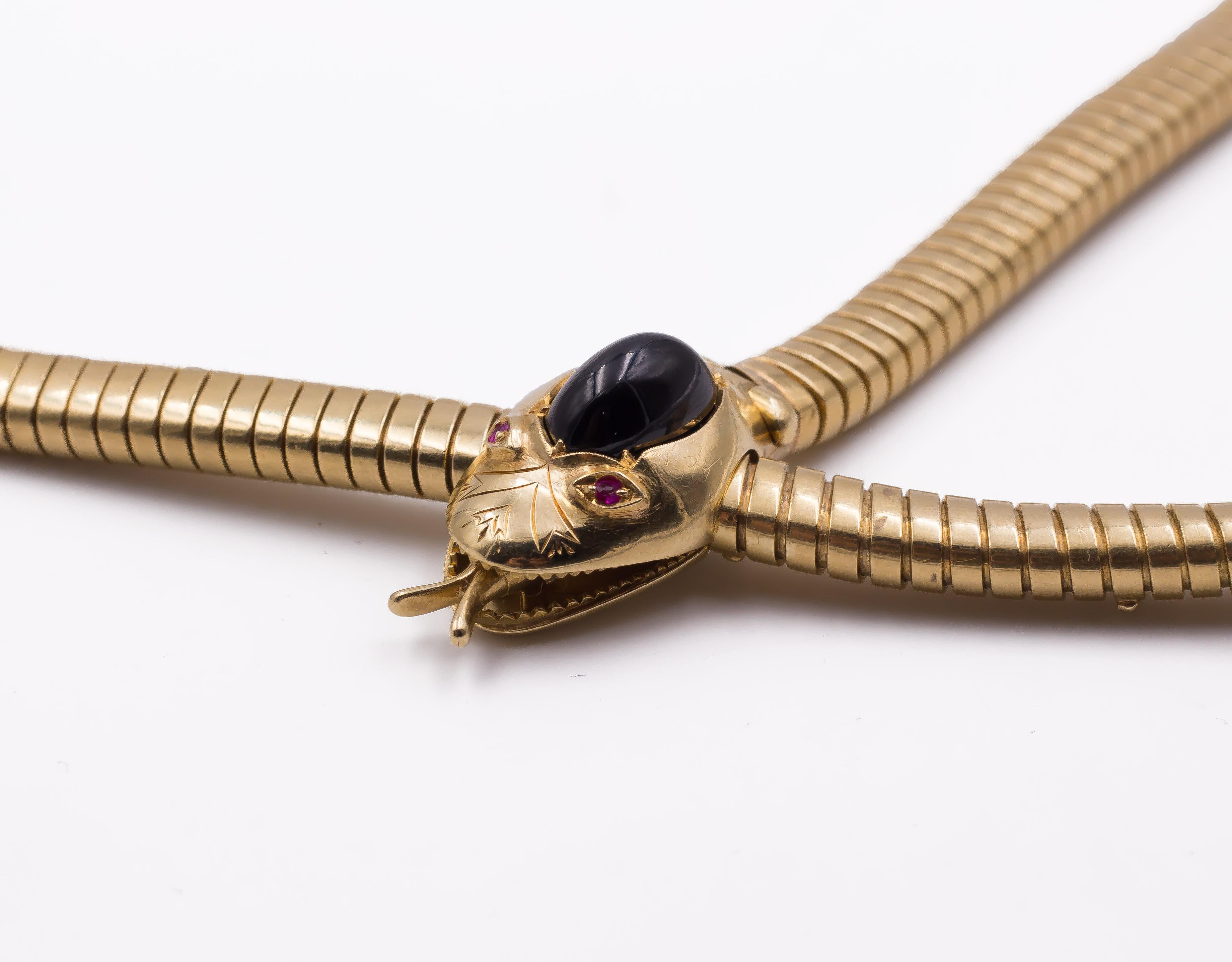 Vintage 18 Karat Gold and Cabochon Sapphire and Rubies Snake Necklace, 1960s In Good Condition For Sale In Bologna, IT