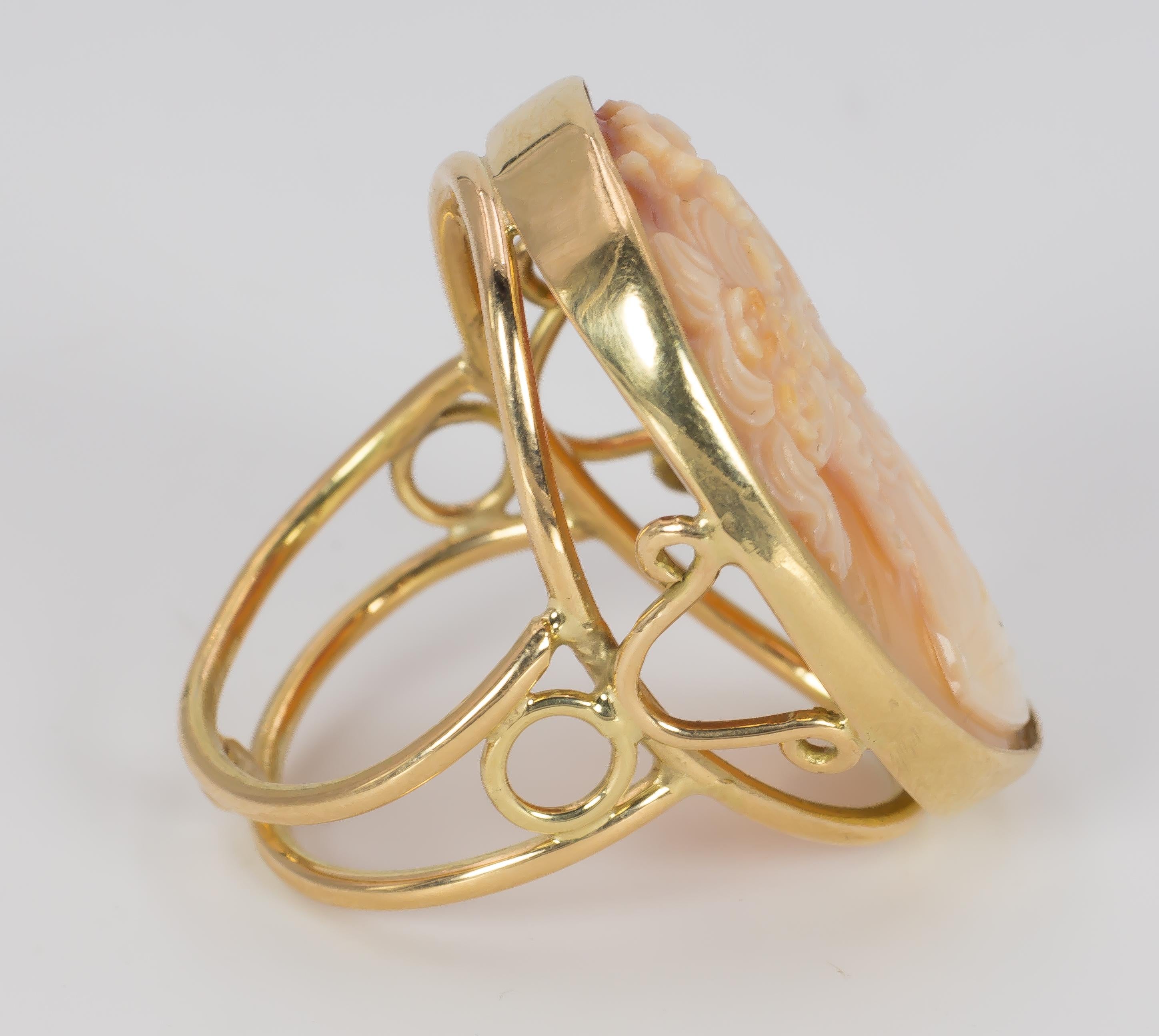 Vintage 18 Karat Gold and Cameo Ring, 1950s In Good Condition For Sale In Bologna, IT