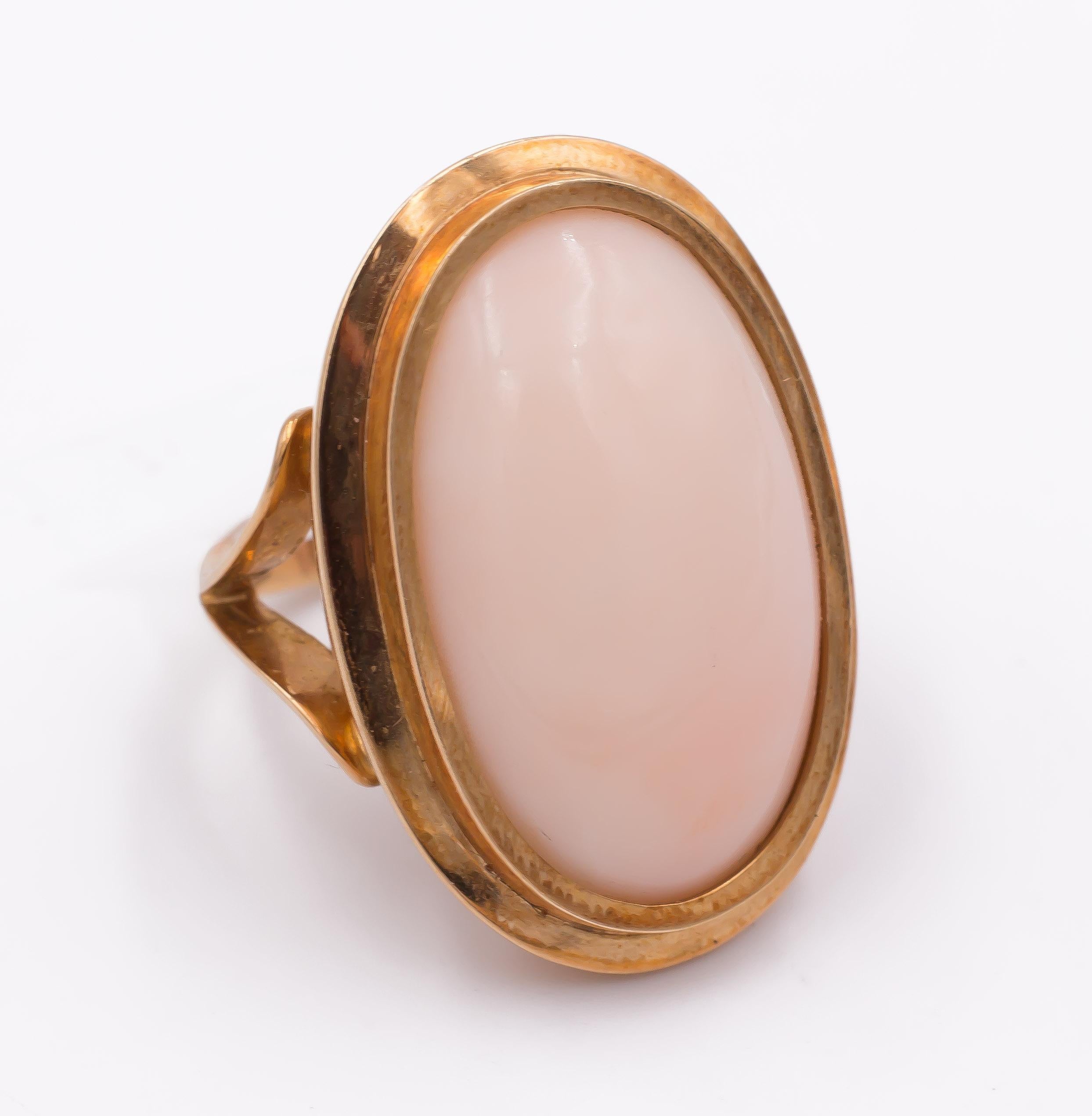 Women's Vintage 18 Karat Gold and Coral Ring, 1950s For Sale