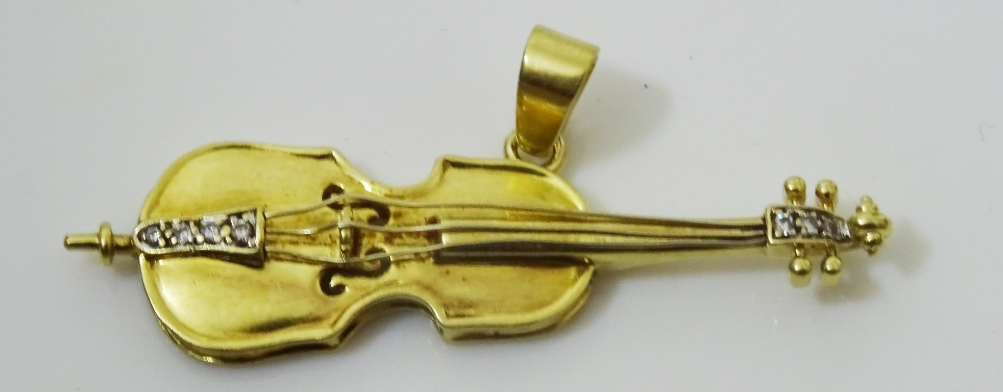 
A Unique Pendant of a Cello made in Acid tested 18 karat Gold and set with 5 Diamonds.
The Details of the instrument are precise.
It is set with 5 one point Diamonds 3 on the bottom and two on the top.
1 7/8 inches long - 52 mm
3/8 of an inch wide