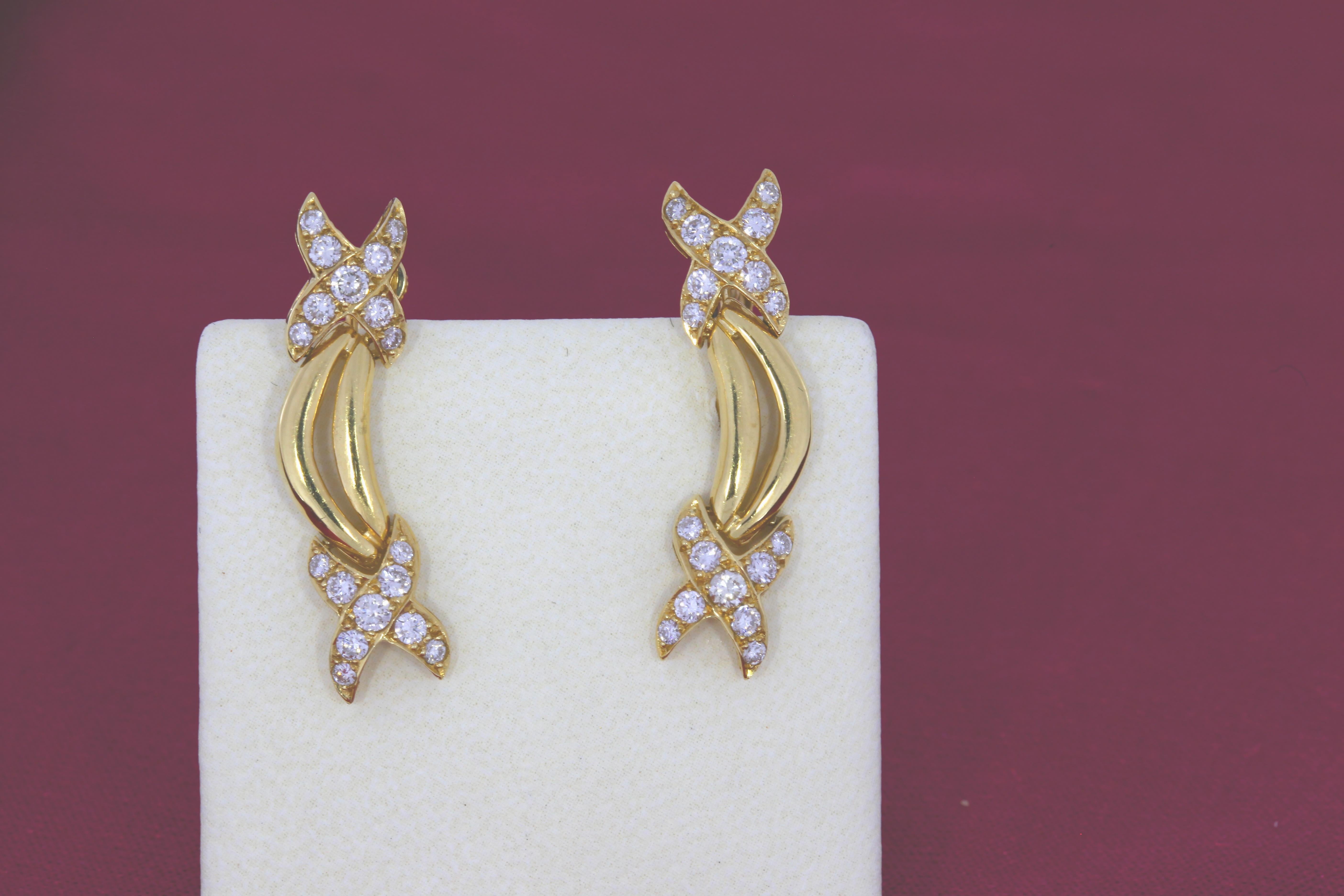 Vintage 18 Karat Gold and Diamond Earrings In Fair Condition For Sale In New York, NY