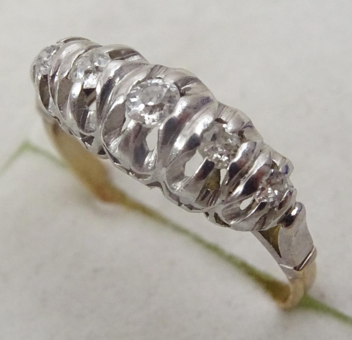 Vintage-Ring aus 18 Karat Gold und Diamanten im Angebot 1