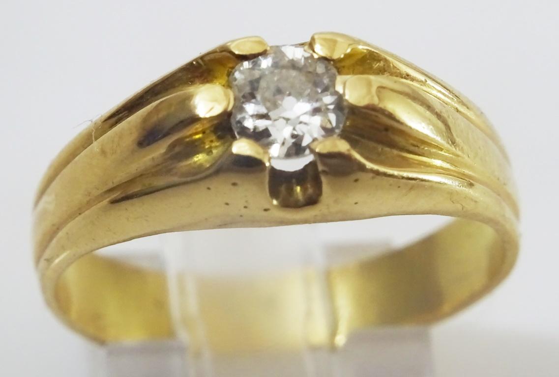 Taille vieille Europe Bague vintage iranienne en or 18 carats et diamants taille ancienne en vente