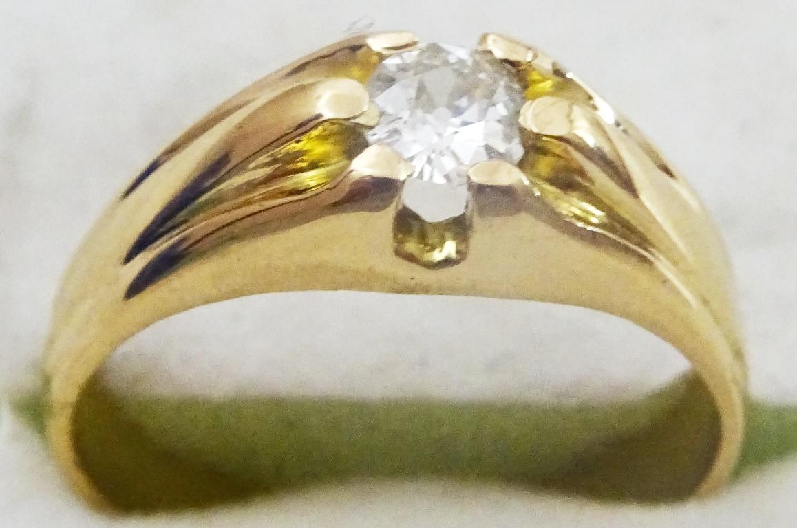 Bague vintage iranienne en or 18 carats et diamants taille ancienne en vente 3