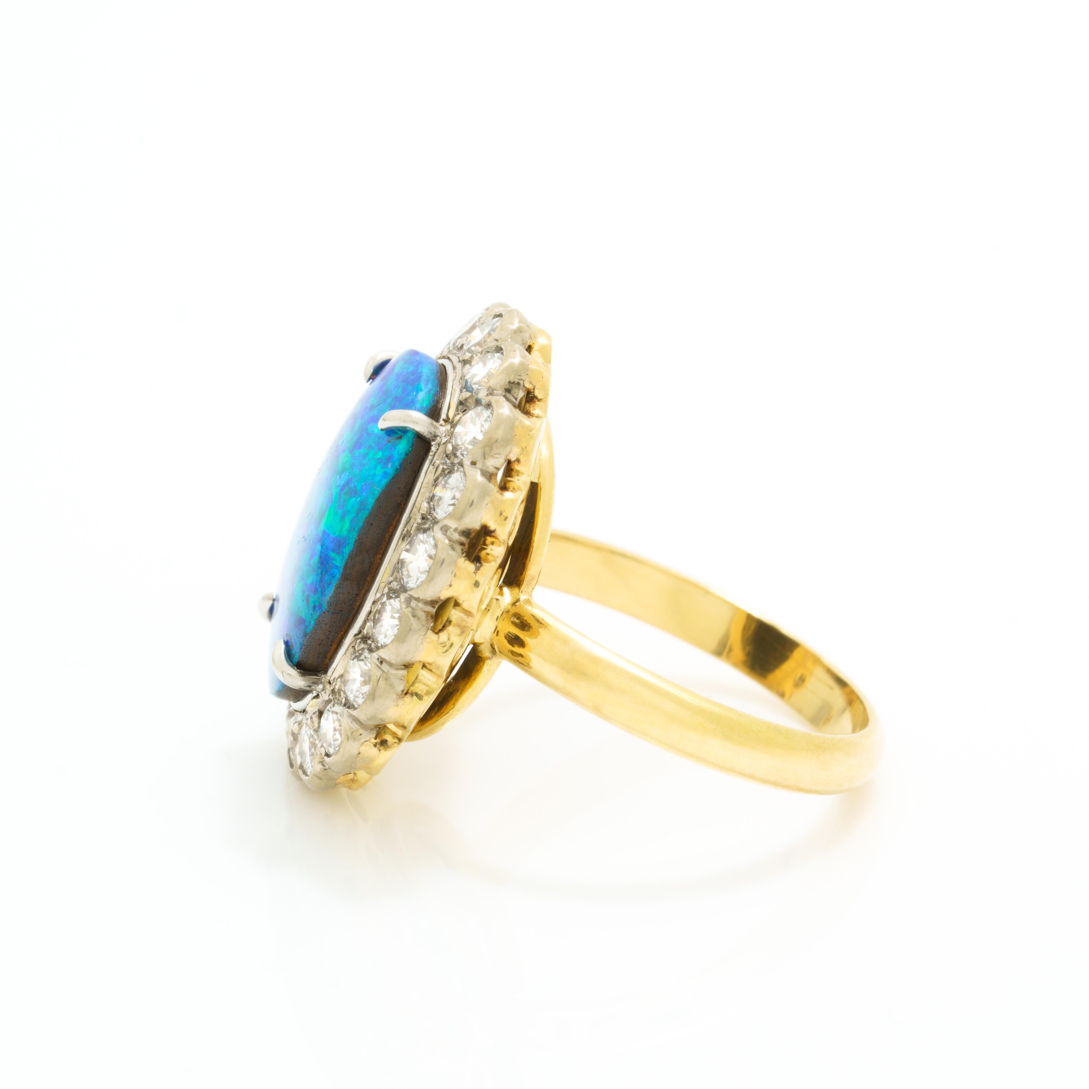 Vintage Halo-Ring aus 18 Karat Gold und Platin mit 5.0 Karat schwarzem Opal und Diamant (Brillantschliff) im Angebot