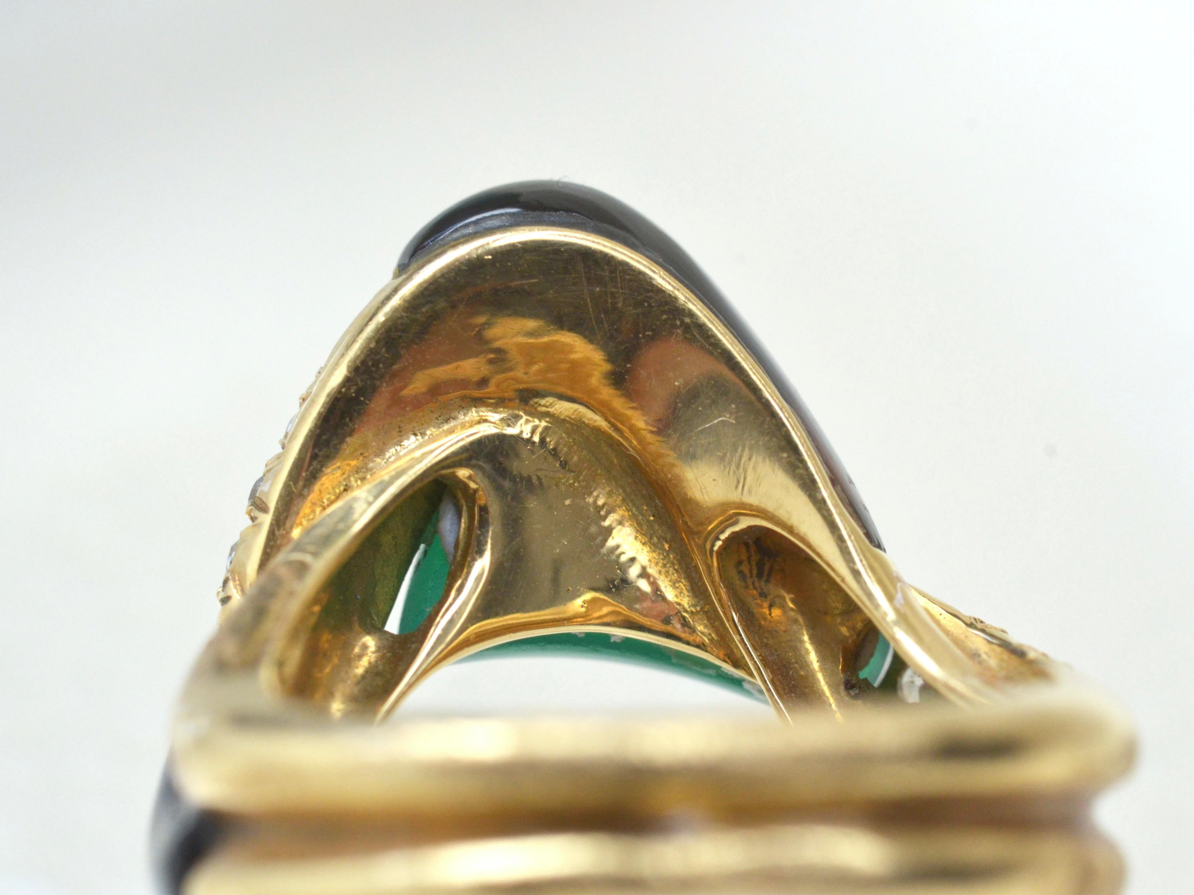 Ring aus 18 Karat Gold, schwarzem Onyx, Jade und Diamanten (Retro) im Angebot