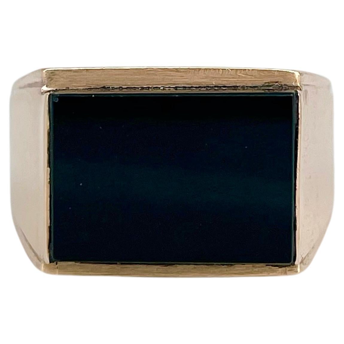 Vintage 18 Karat Gold Black Onyx Rectangle Signet Ring For Sale