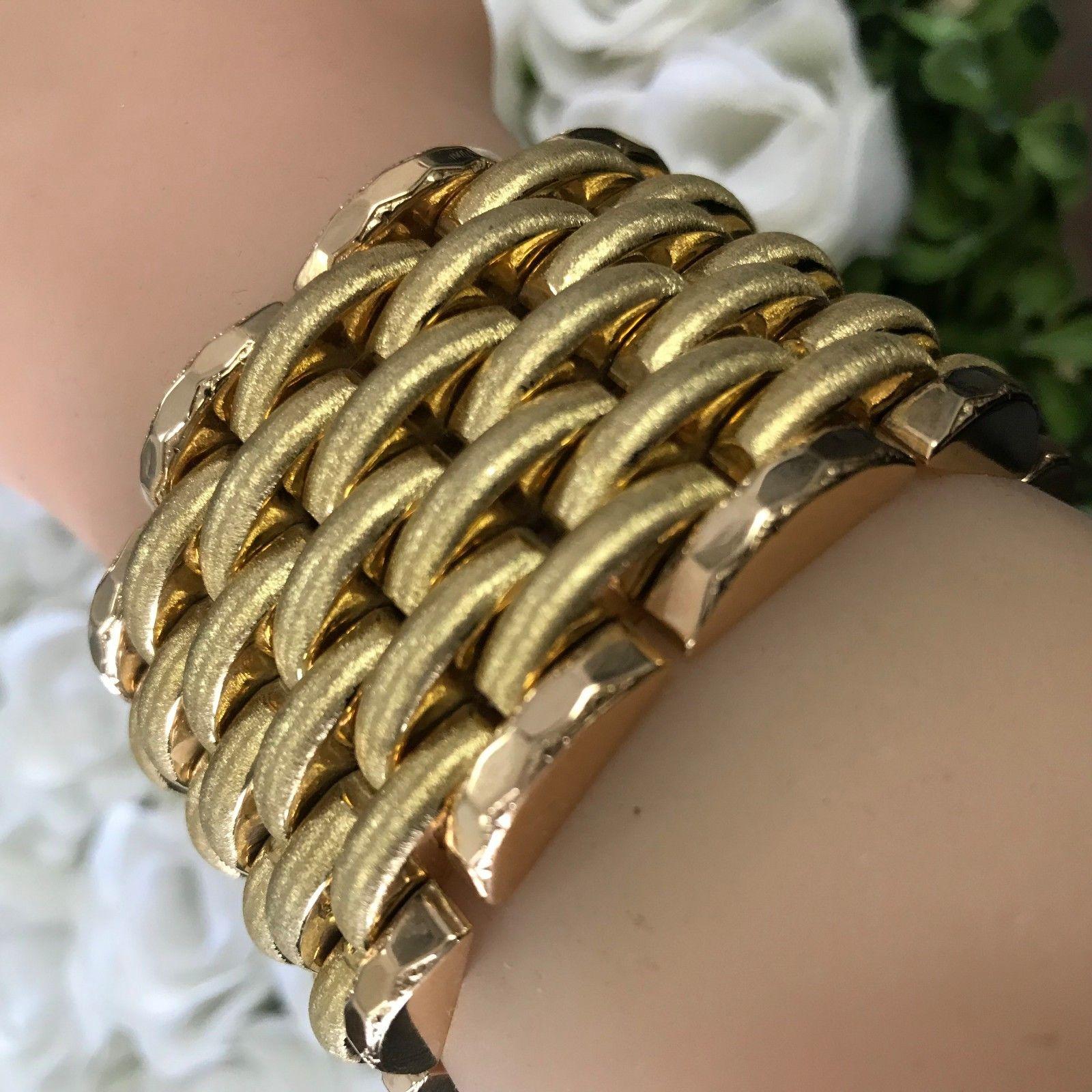 Massives 18k Gelbgold Armband Nettes Design 

Größe:

7,75 Zoll Länge x 1,5 Zoll Breite 

Ungefähr 136 Gramm 
