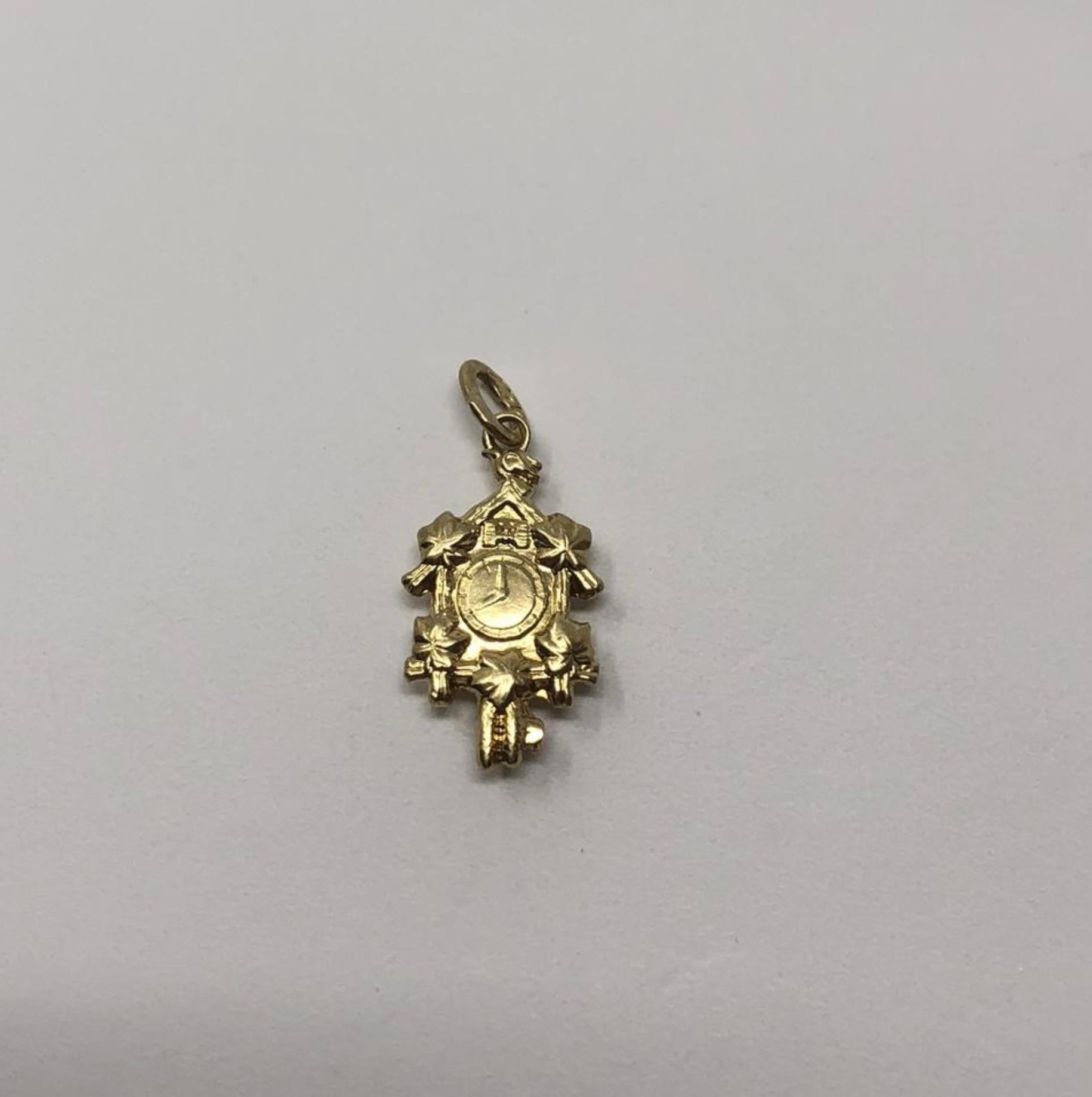 MODEL - Vintage 18k Gold Cuckoo Clock Pendant Charm

CONDITION - Exceptional! No signs of wear.

SKU - 2369-FL

ORIGINAL RETAIL PRICE - 175 + tax

MATERIAL - 18k Gold

WEIGHT - 1.4 grams

DIMENSIONS - L.4 x H.75(1 with bail) x D.2

COMES WITH - No