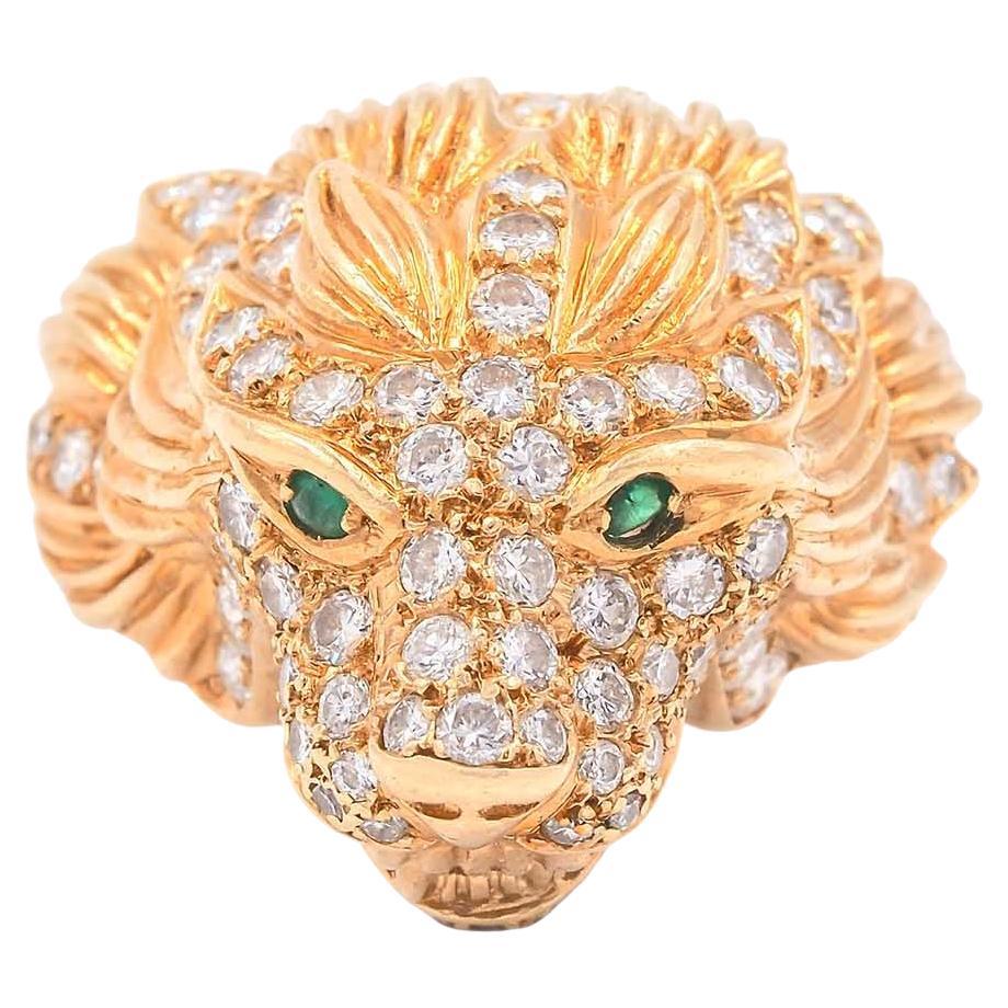 Vintage 18 Karat Gold Diamond Lion's Head Ring For Sale