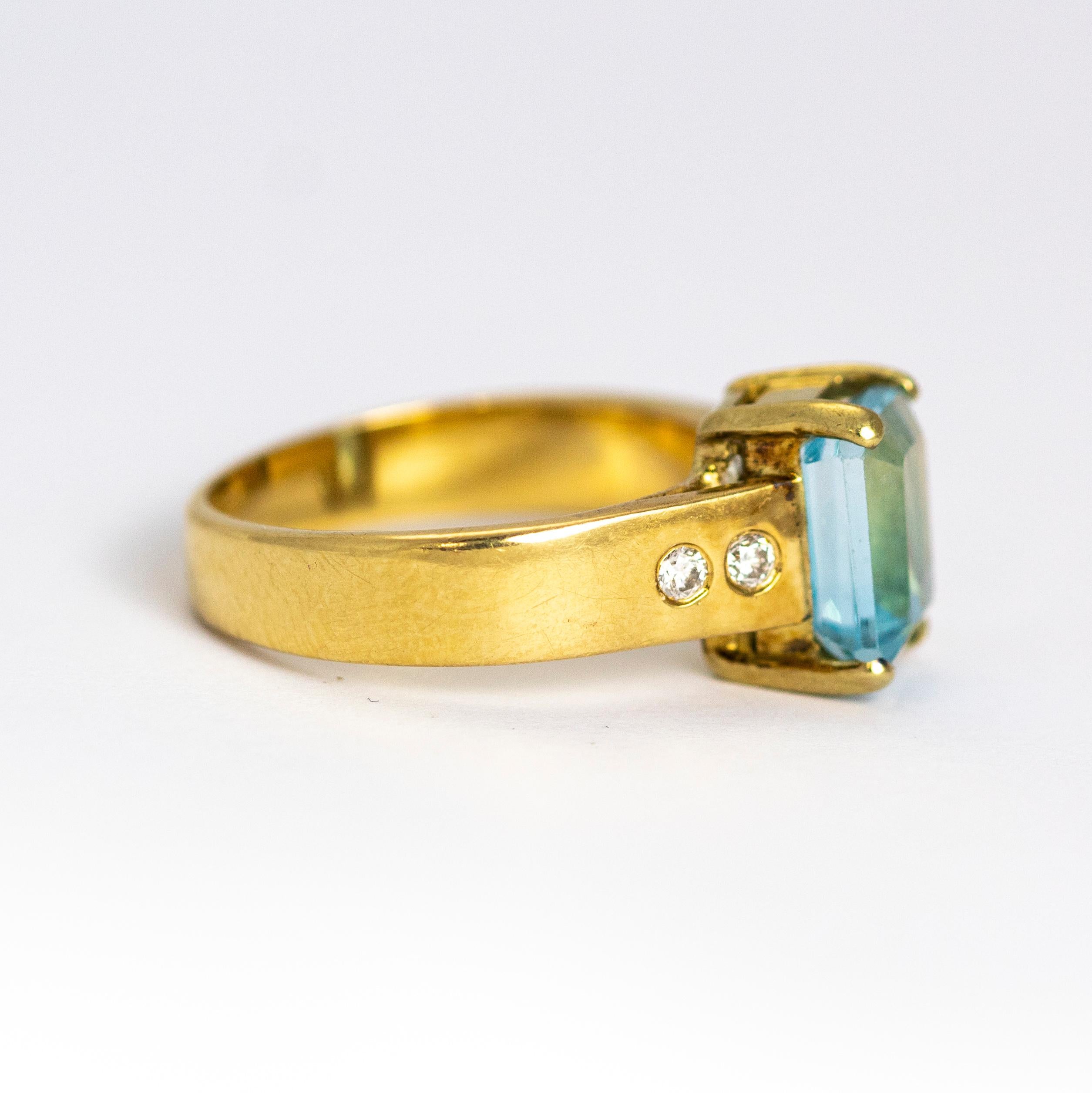 Vintage 18 Karat Gold Emerald Cut Aquamarine and Diamond Ring 1