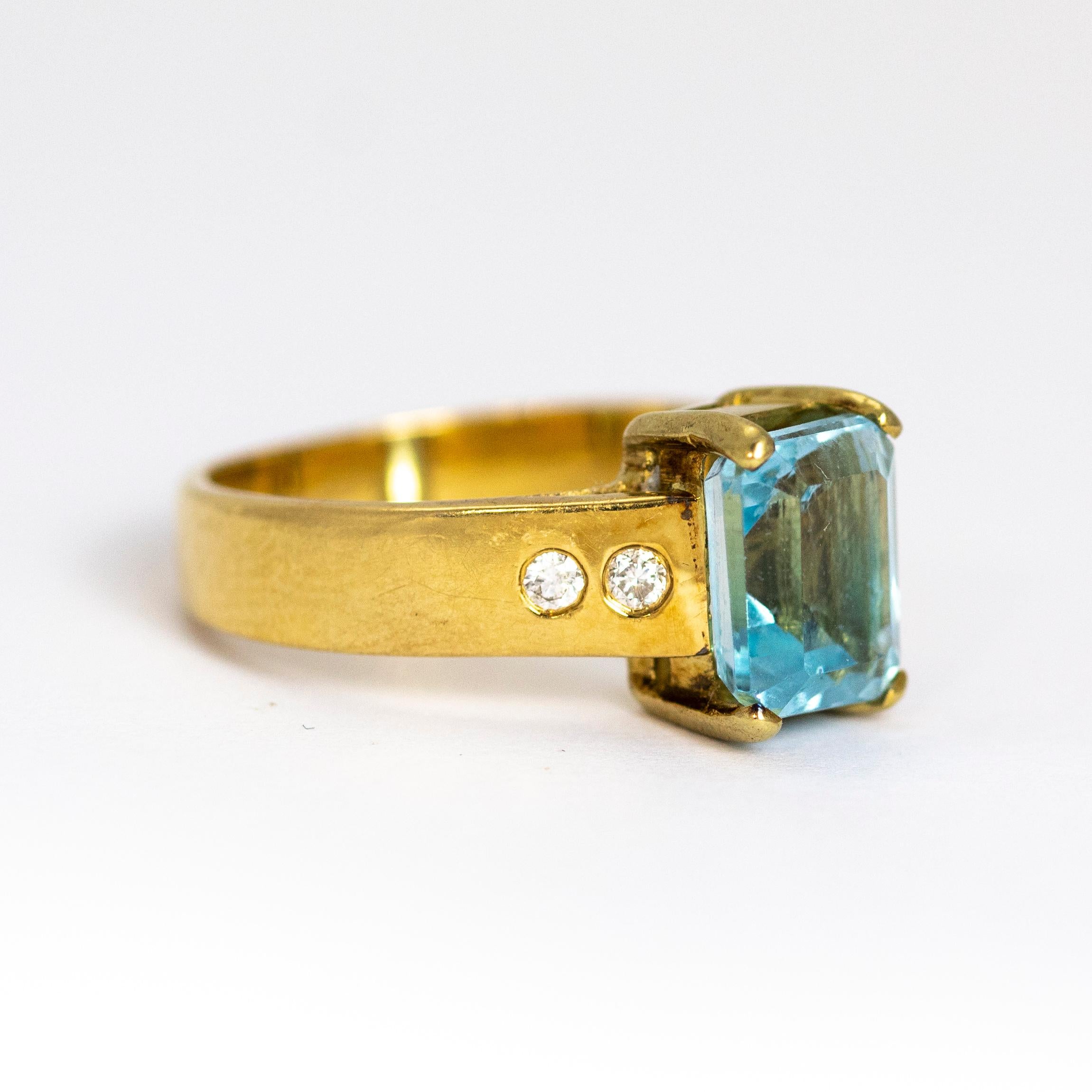Vintage 18 Karat Gold Emerald Cut Aquamarine and Diamond Ring 2