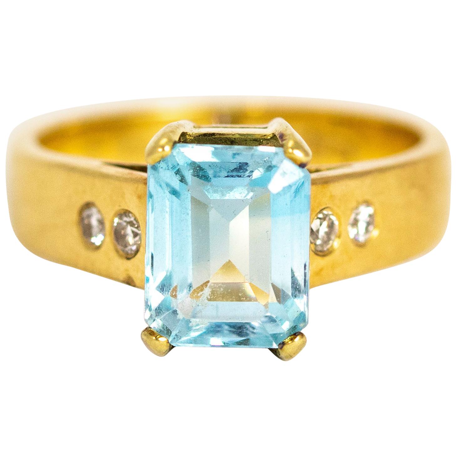 Vintage 18 Karat Gold Emerald Cut Aquamarine and Diamond Ring