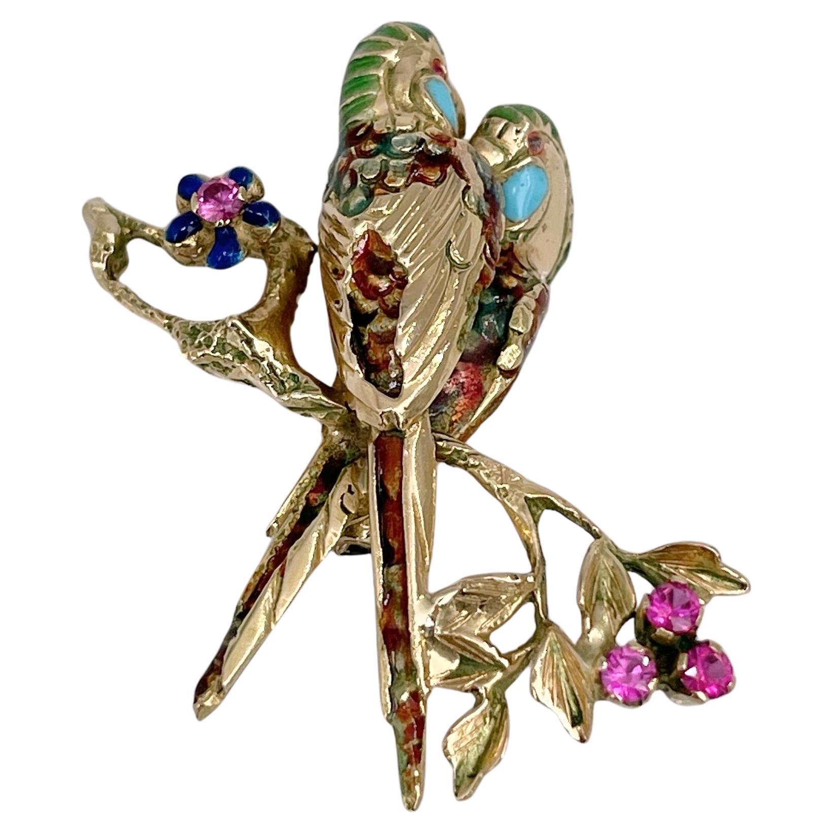 Broche vintage de oro de 18 quilates con esmalte de dos loros en una rama