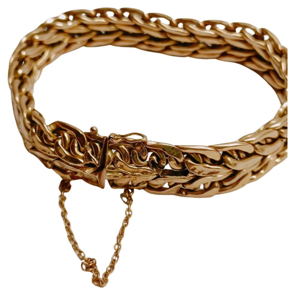 Vintage 18 Karat Yellow Gold Braided Bracelet.
Braided Wheat Link Yellow Gold French Bracelet.
Gold 18 Karat.
This classic vintage bracelet features an elegant braided link design crafted in 18k yellow gold. 
Made in France circa 1960s.