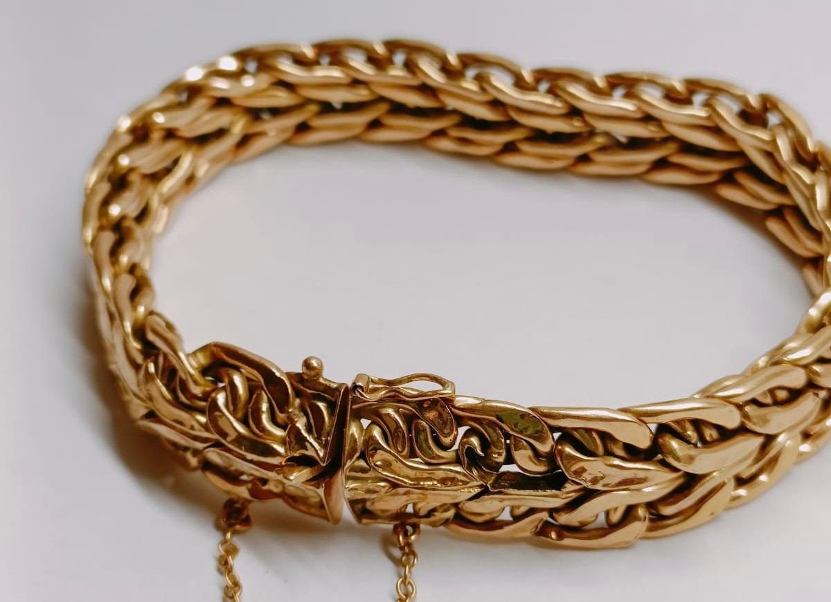 Bracelet tressé français en or 18 carats des années 1960 en vente 1