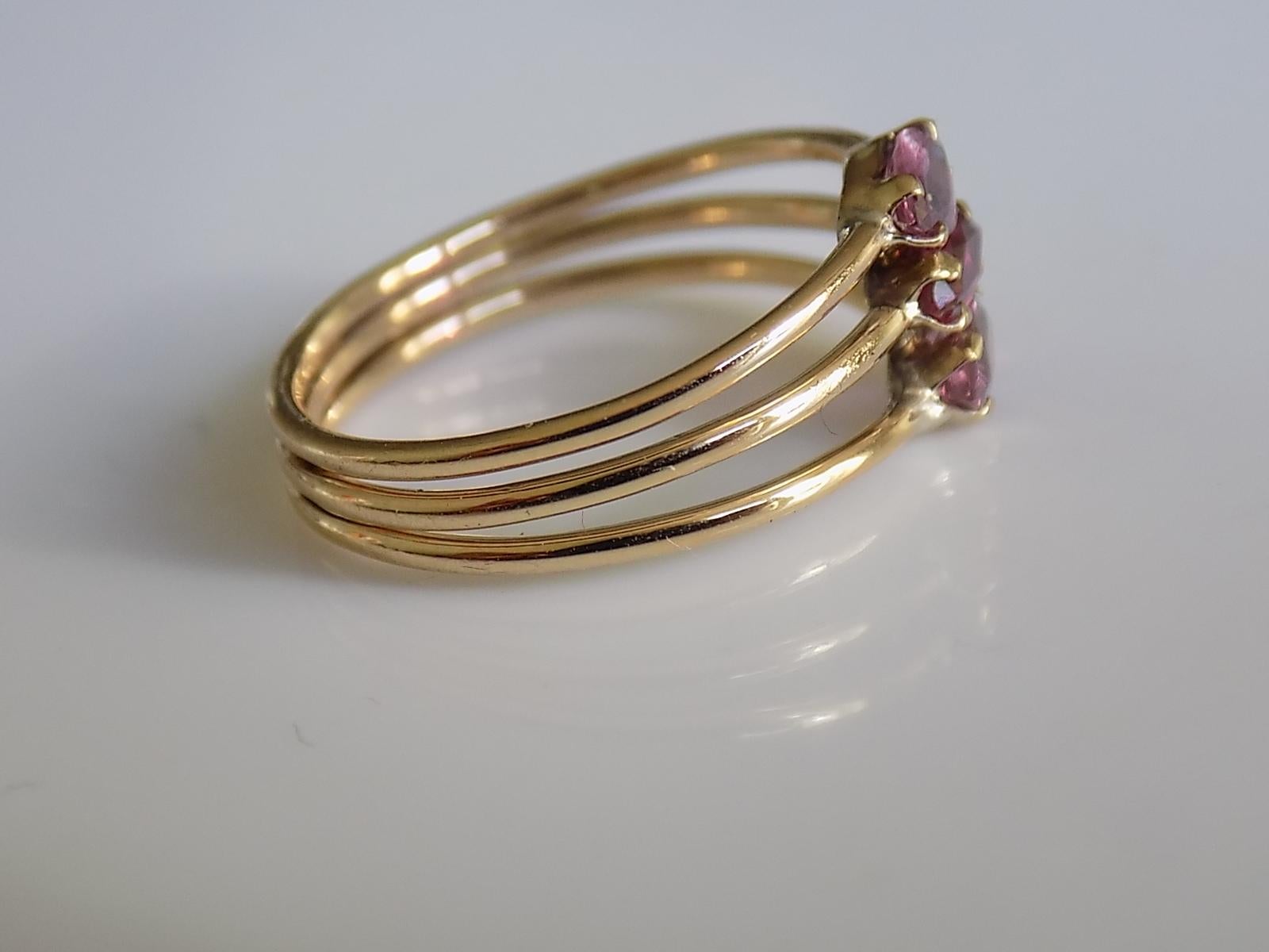 Vintage 18 Karat Gold Garnet Harem Style Ring In Good Condition For Sale In Boston, Lincolnshire